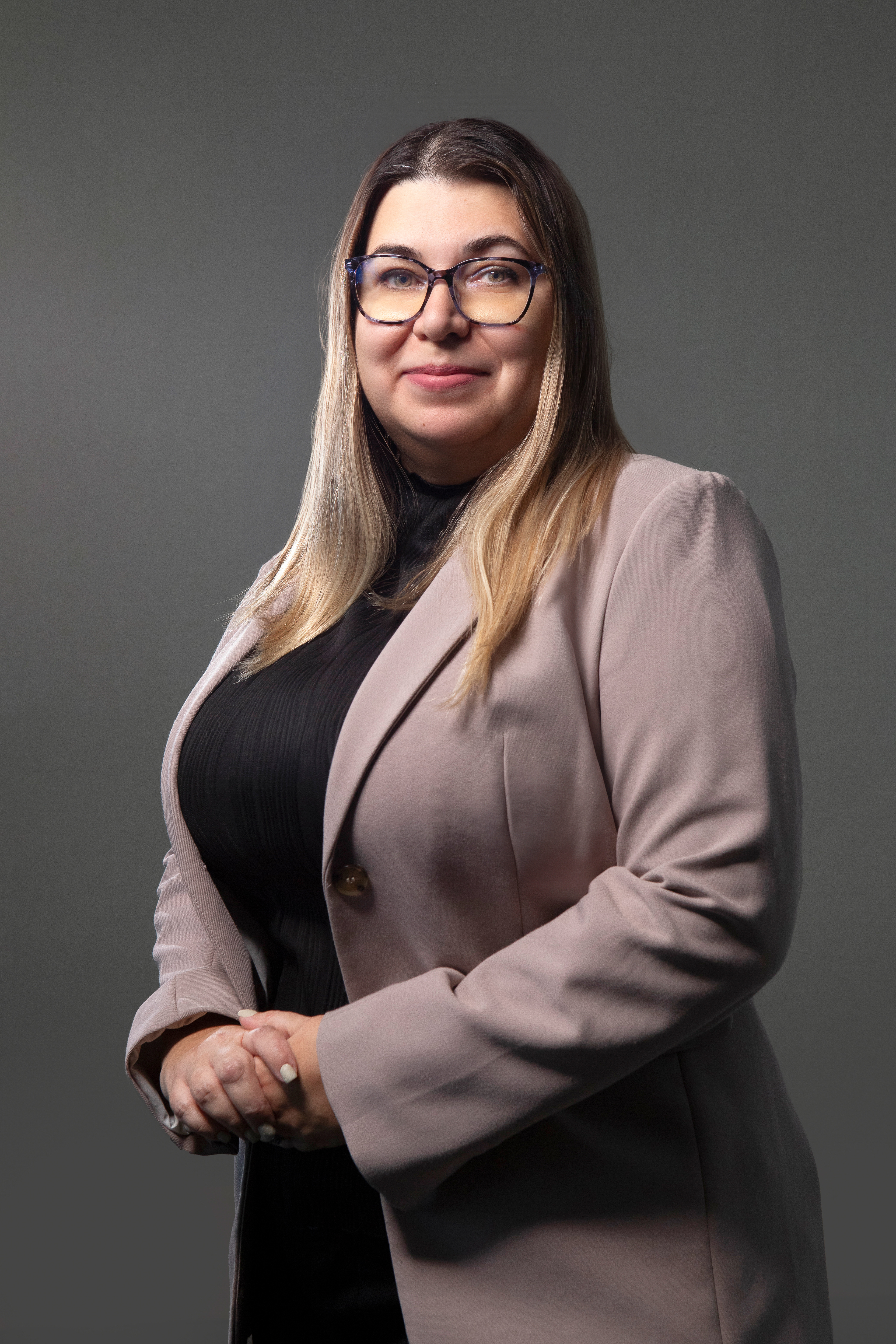 Retratos corporativos del equipo de Singular Securities en Panamá. Una sesión profesional que refleja unidad, experiencia y compromiso en el ámbito financiero.
