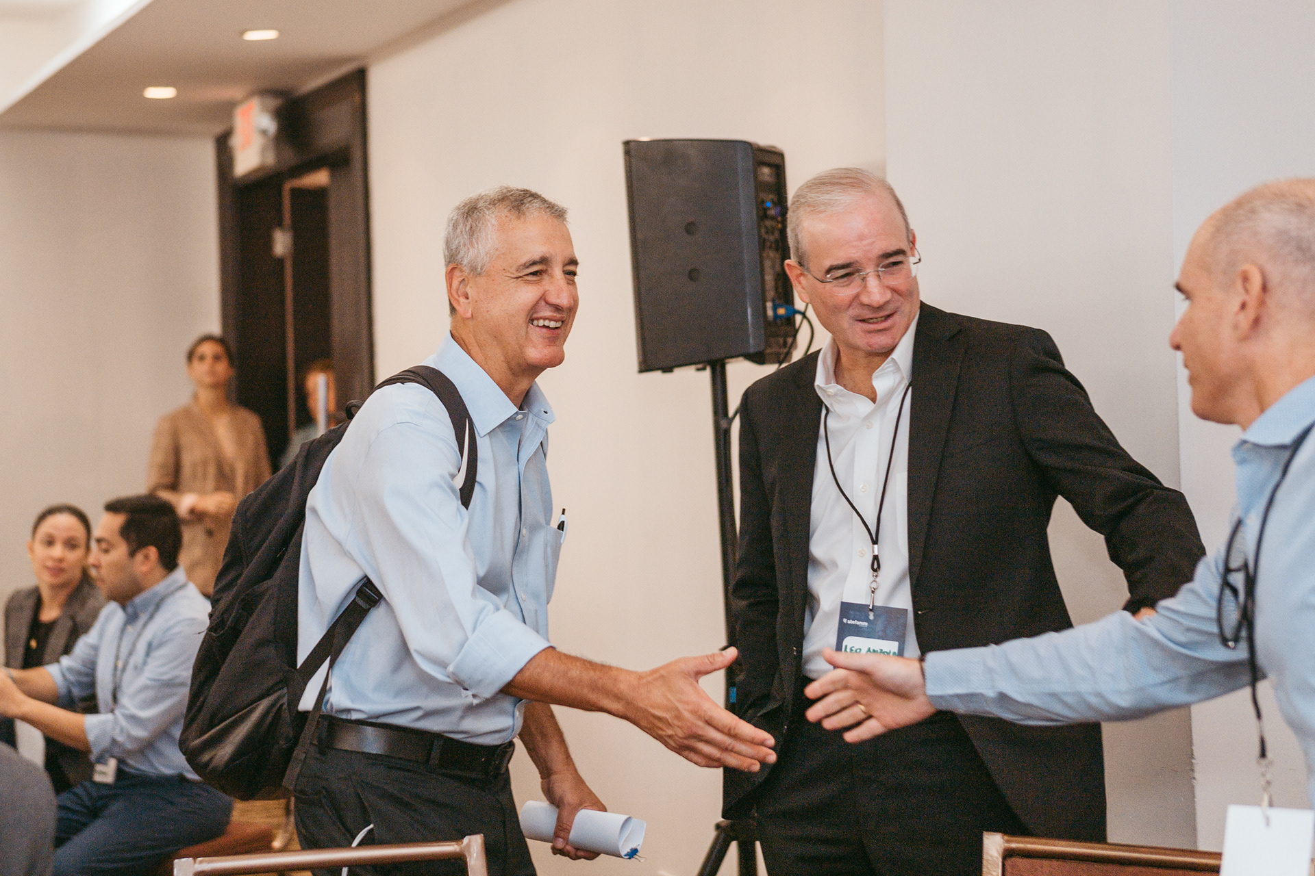 AI Powered Banking: una experiencia de innovación financiera organizada por Stefanini Group y Cobis Topaz en Panamá. Fotografía profesional que captura tecnología, networking y visión de futuro para la banca digital.