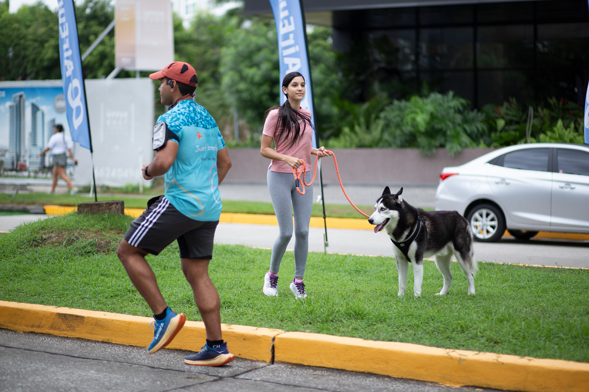 Instantáneas de la Carrera AmCham 2024 en Ciudad de Panamá: energía, comunidad y bienestar empresarial en cada paso. Ideal para reportes de RSE, redes sociales y memorias corporativas.