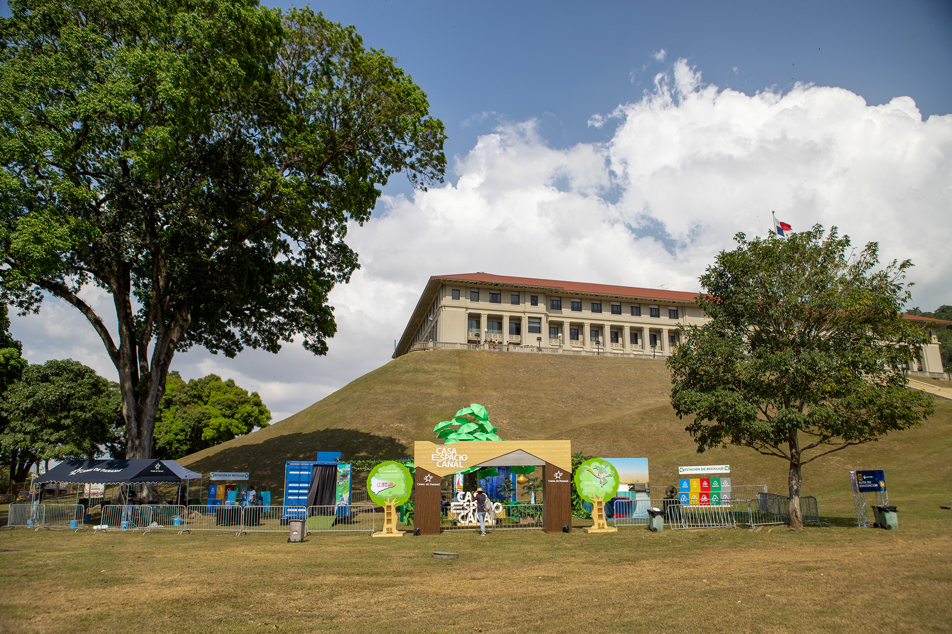 Casa Espacio en el Canal de Panamá: una celebración de cultura, identidad y propósito institucional. Fotografía editorial que documenta el encuentro desde el espacio, la gente y el mensaje.