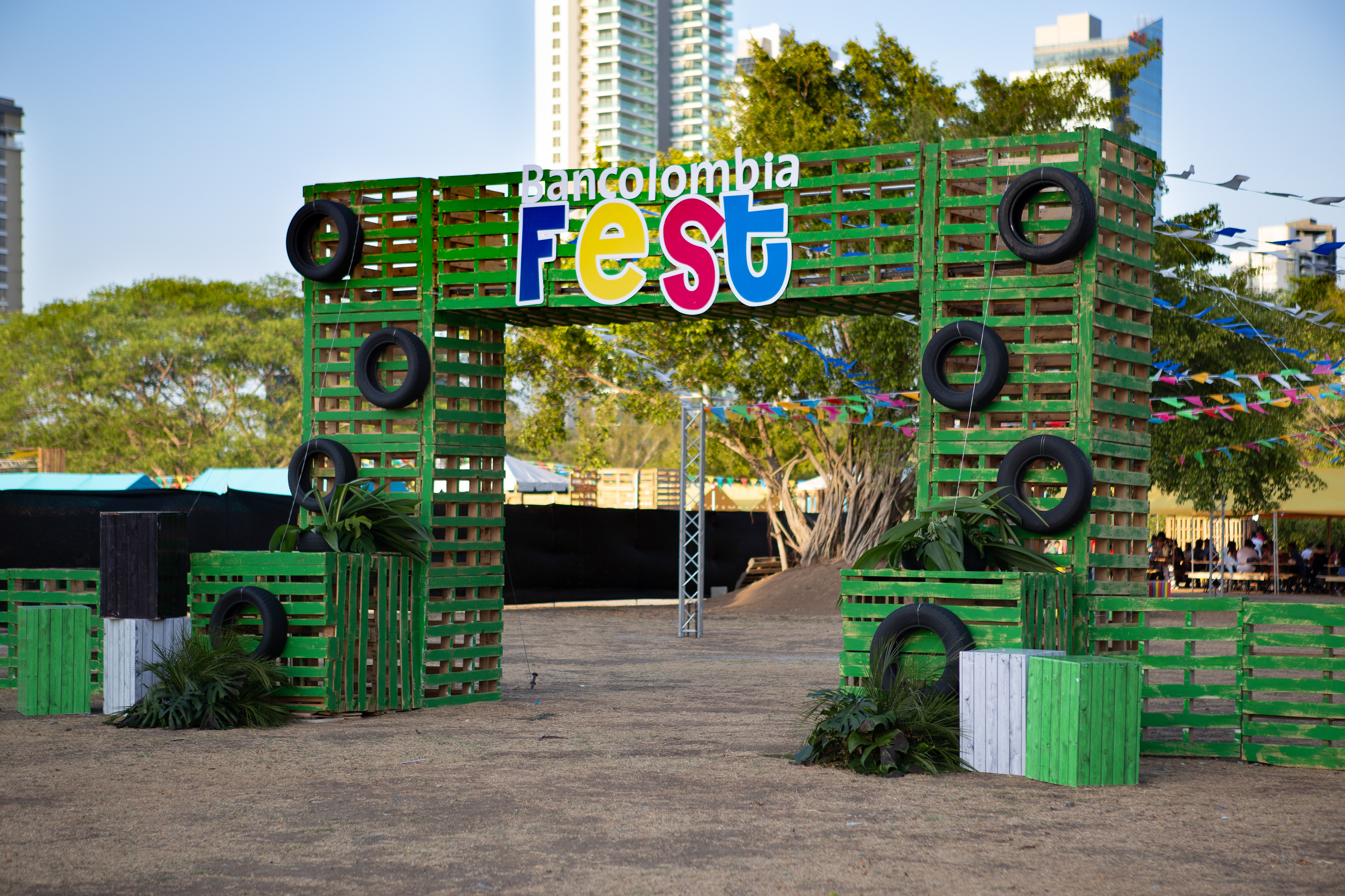 Momentos del Bancolombia Fest en Panamá, capturados en imágenes que reflejan integración, celebración y espíritu corporativo con estilo profesional.