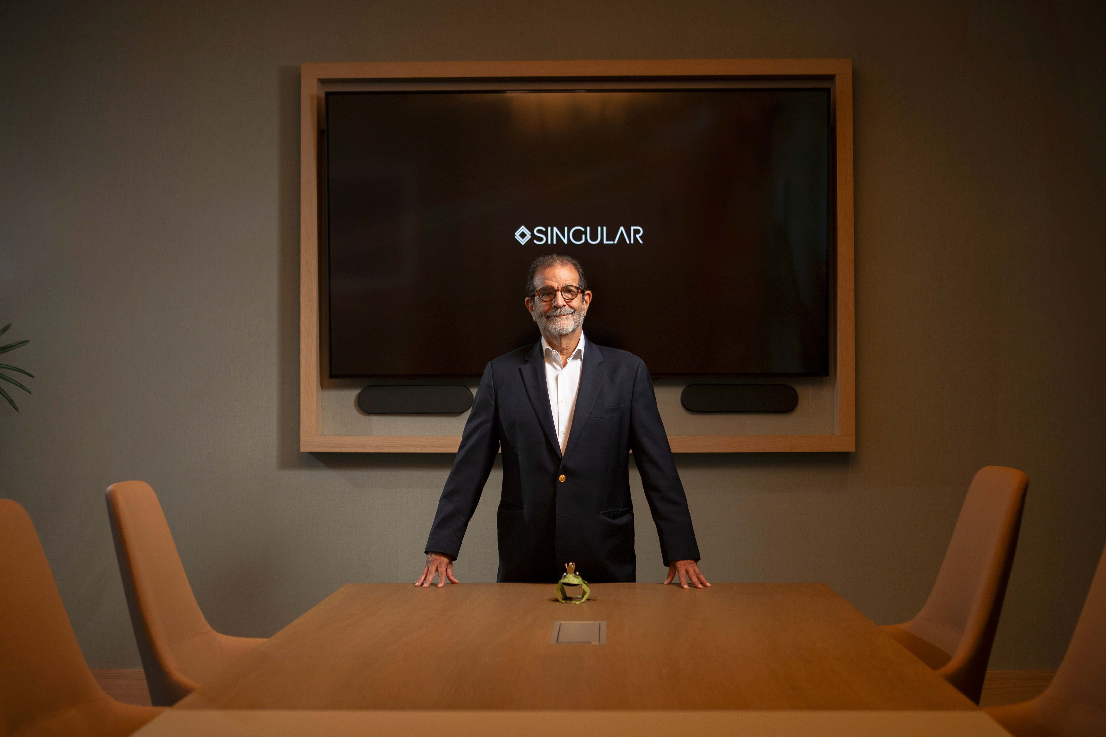 Retratos profesionales de Roberto Brenes, presidente de Canal Securities en Panamá. Una sesión que destaca su liderazgo y compromiso con la visión empresarial.