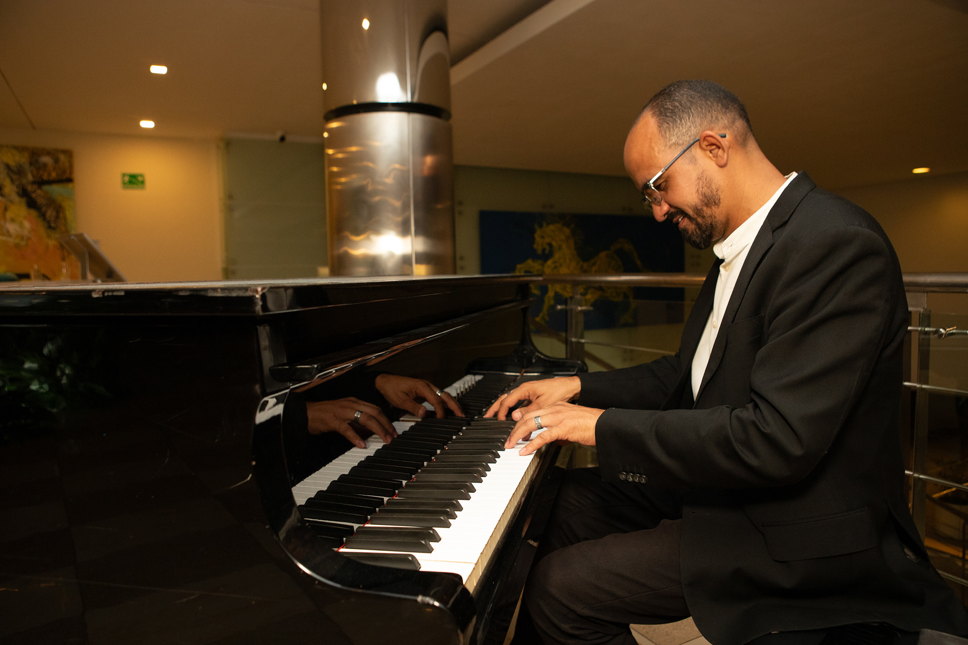Momentos destacados de la Noche Suiza 2024, una elegante velada de gala y networking organizada por la Cámara de Comercio Suiza en Ciudad de Panamá.