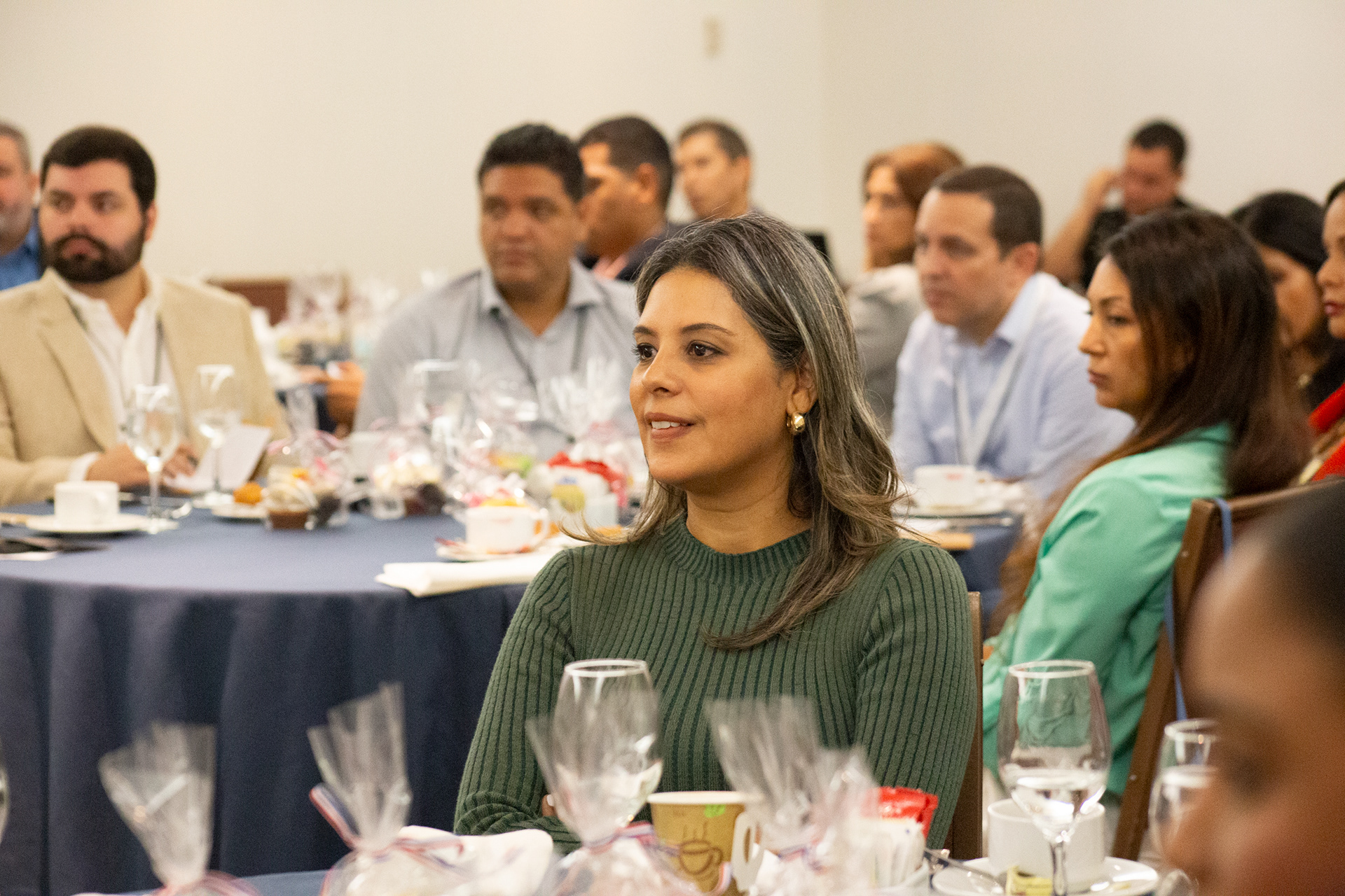 AI Powered Banking: una experiencia de innovación financiera organizada por Stefanini Group y Cobis Topaz en Panamá. Fotografía profesional que captura tecnología, networking y visión de futuro para la banca digital.