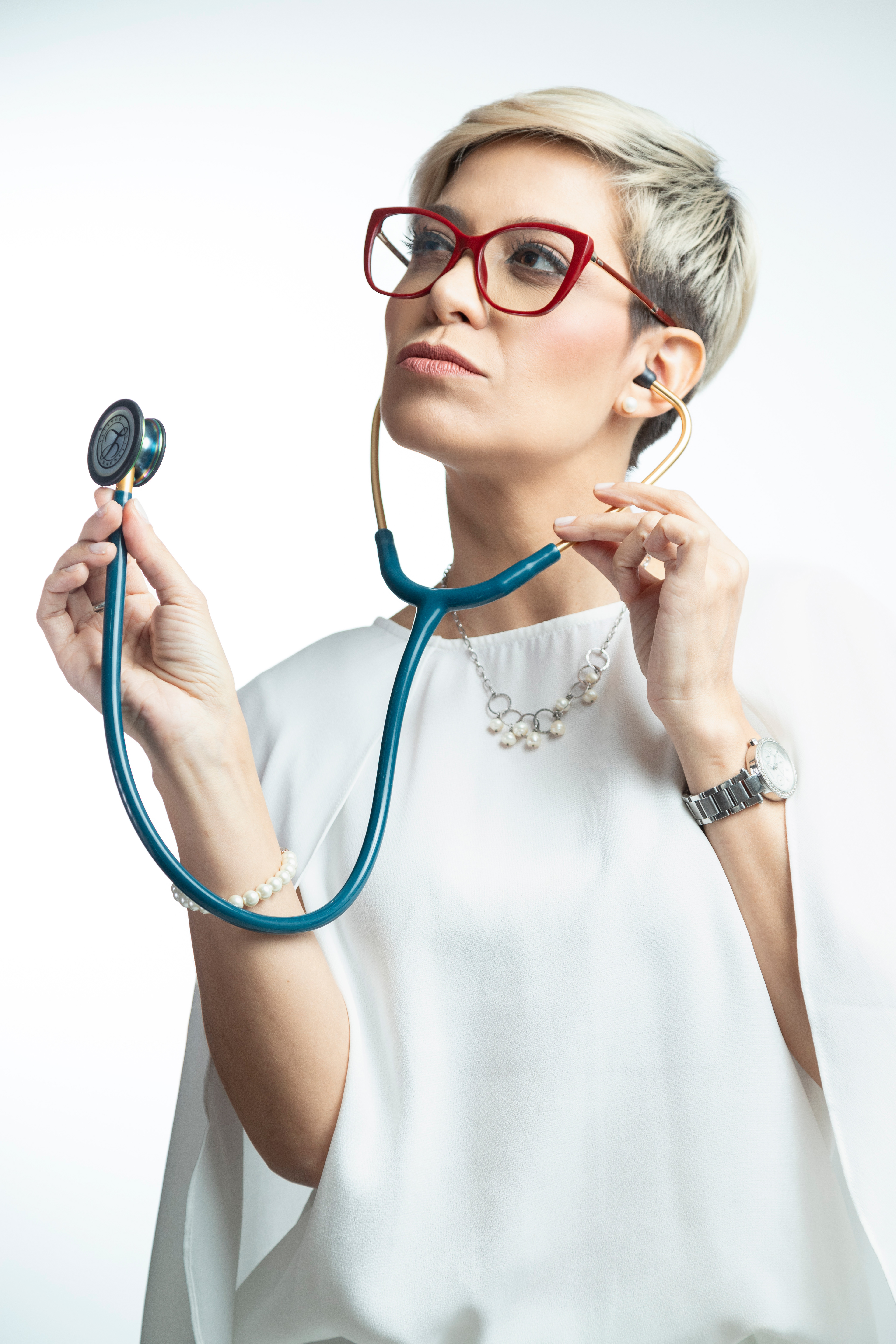 Retratos profesionales de la Dra. Silvia González, experta en Medicina Consciente, Epigenética, WellAging y BioHacking. Una sesión que refleja su enfoque integral y humano para sanar el cuerpo a través de las emociones.