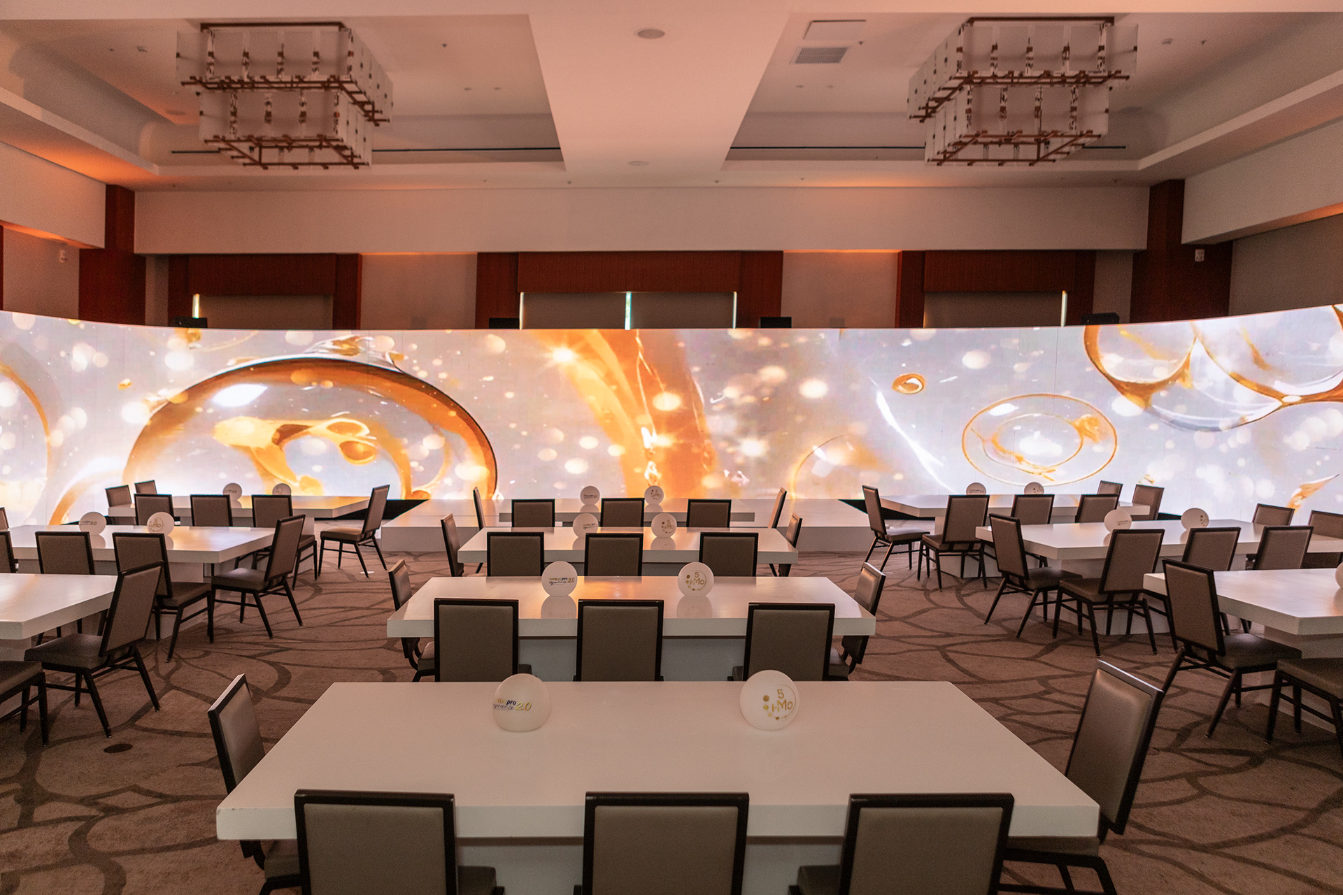 Nestlé presentó su experiencia Nan Supreme 2.0 en Ciudad de Panamá. Un evento elegante, emocional y de alto estándar, capturado con fotografía editorial para uso comercial, institucional y digital.