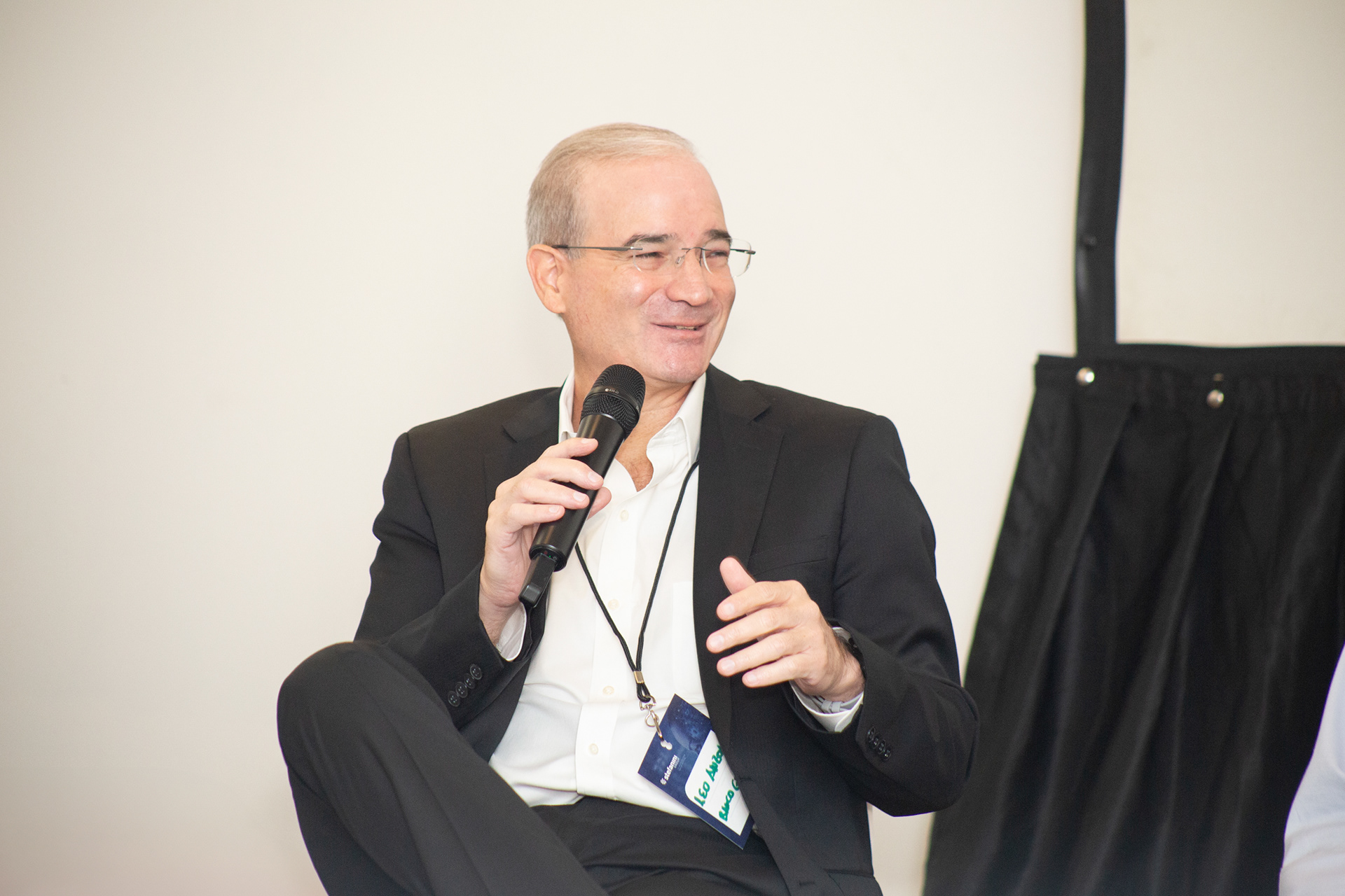 AI Powered Banking: una experiencia de innovación financiera organizada por Stefanini Group y Cobis Topaz en Panamá. Fotografía profesional que captura tecnología, networking y visión de futuro para la banca digital.