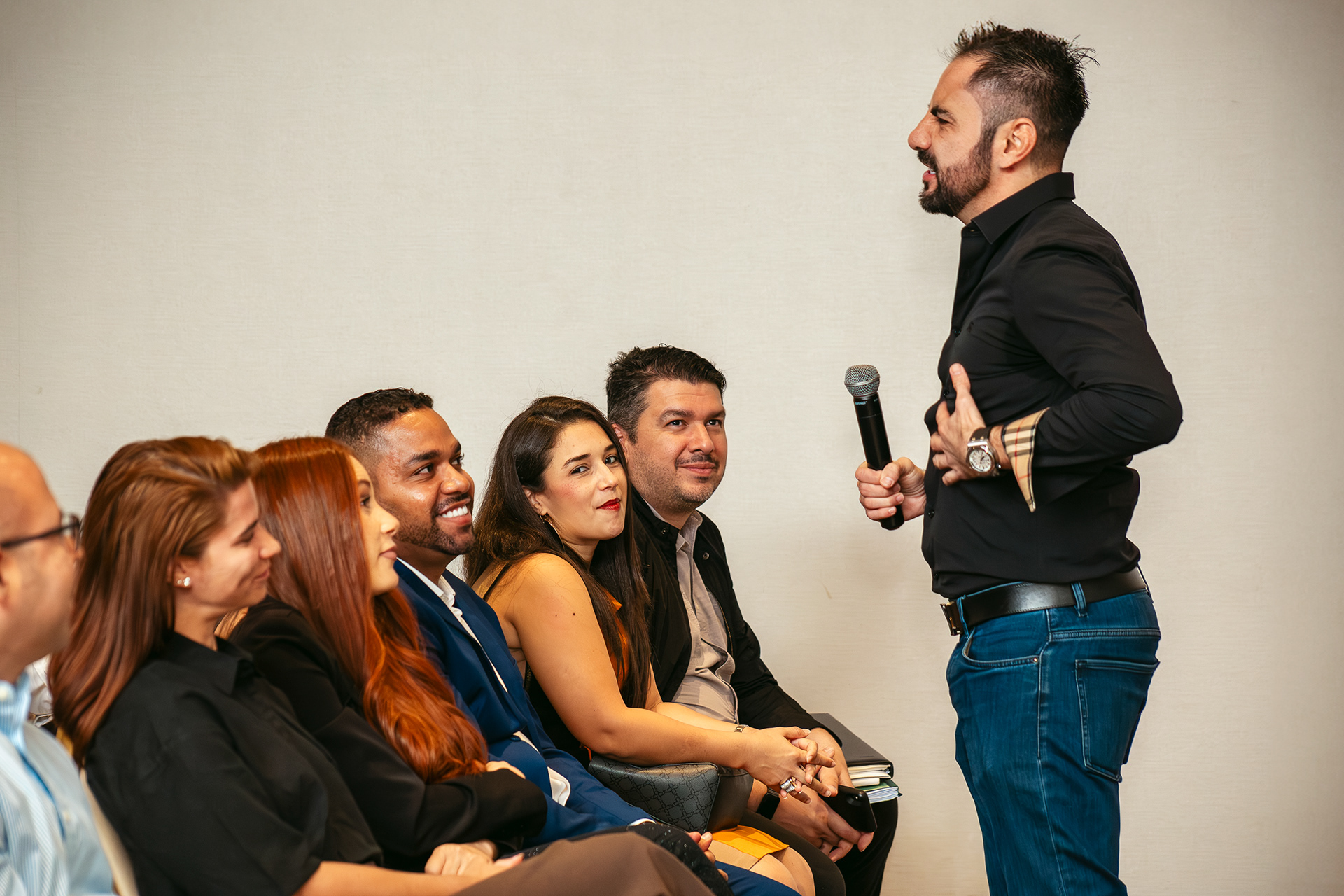 Reunión del Billions Trade Club en el Waldorf Astoria Panamá: un encuentro exclusivo de líderes, ideas y oportunidades. Fotografía profesional de lujo para memorias y comunicación de alto nivel.