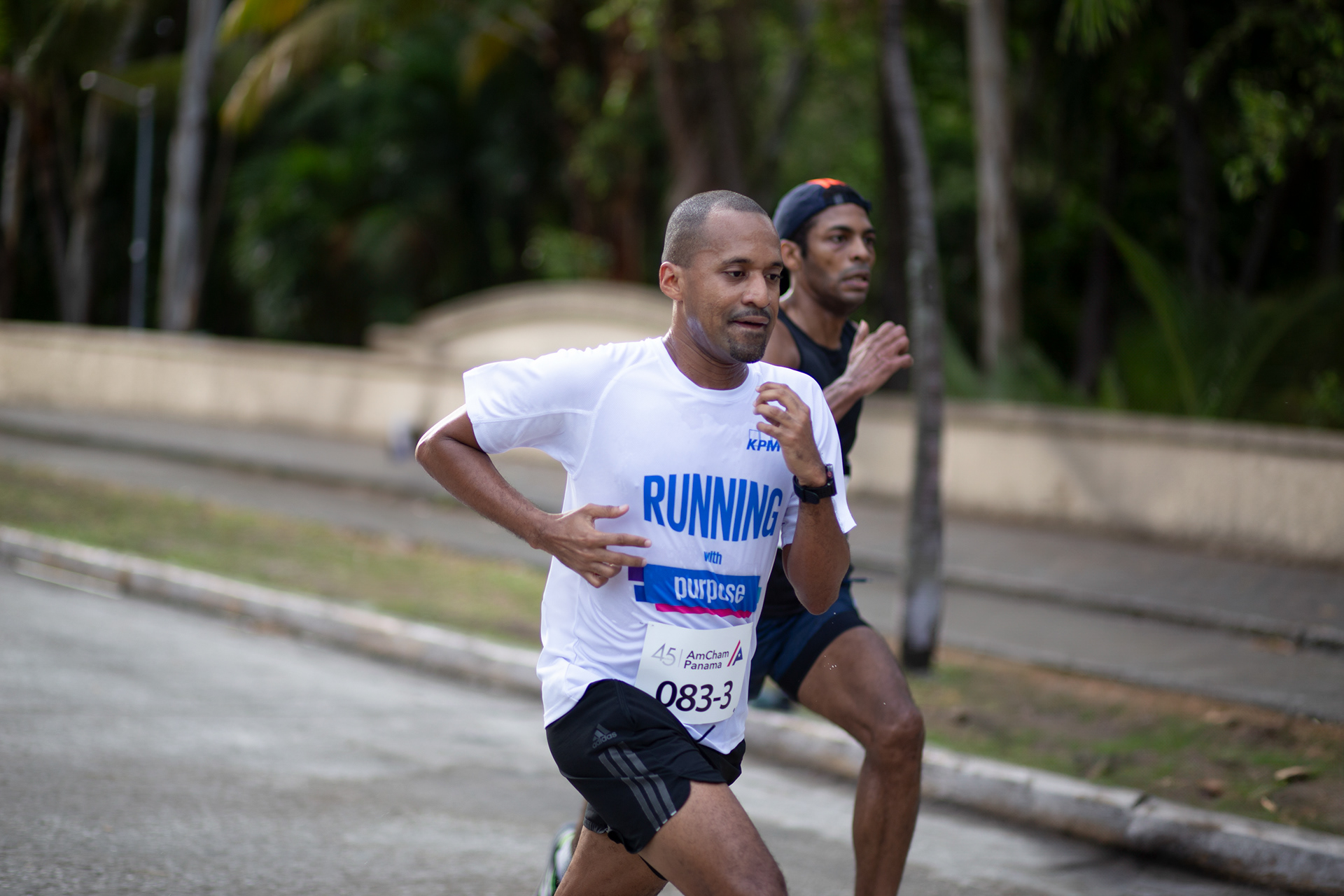 Instantáneas de la Carrera AmCham 2024 en Ciudad de Panamá: energía, comunidad y bienestar empresarial en cada paso. Ideal para reportes de RSE, redes sociales y memorias corporativas.