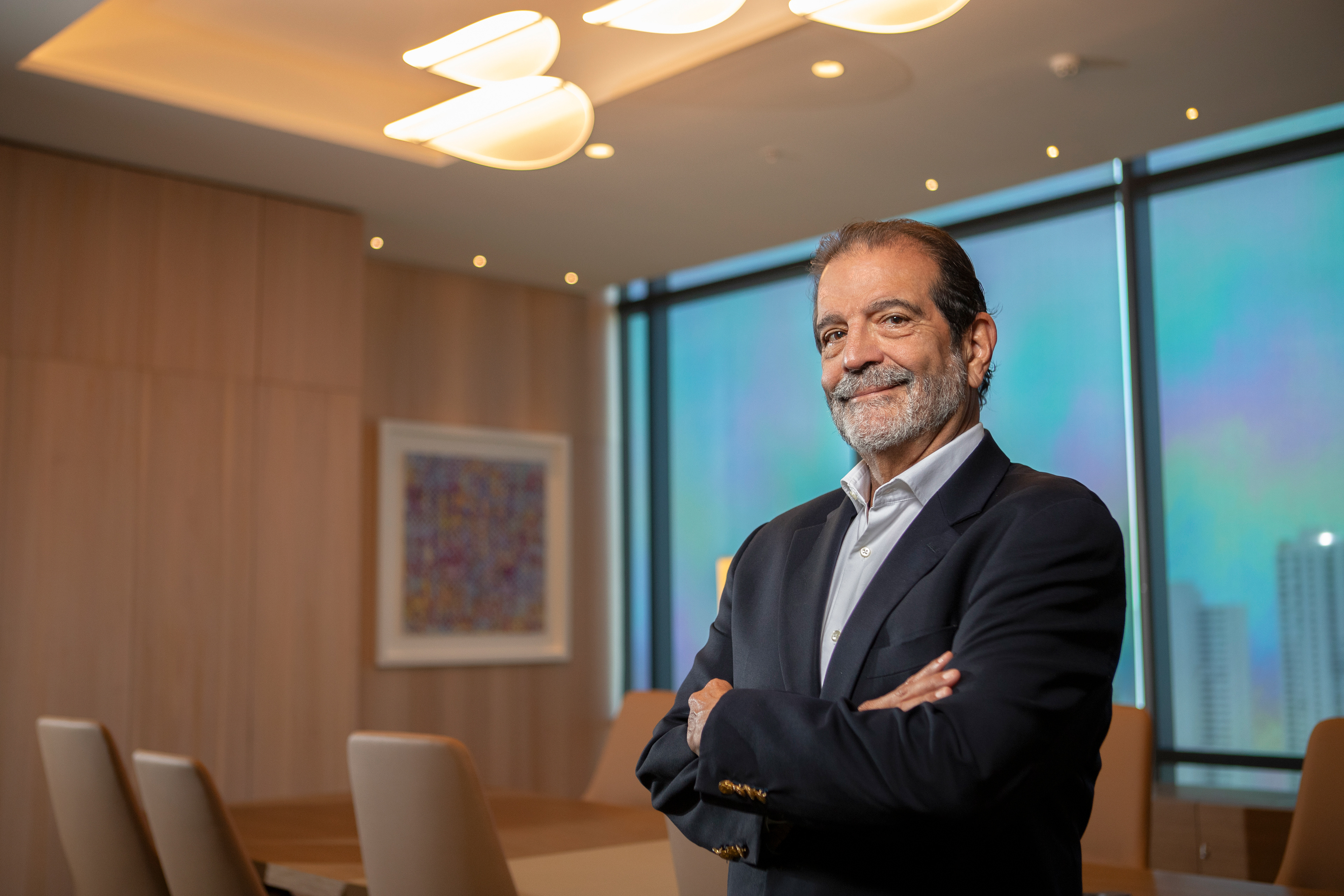 Retratos profesionales de Roberto Brenes, presidente de Canal Securities en Panamá. Una sesión que destaca su liderazgo y compromiso con la visión empresarial.