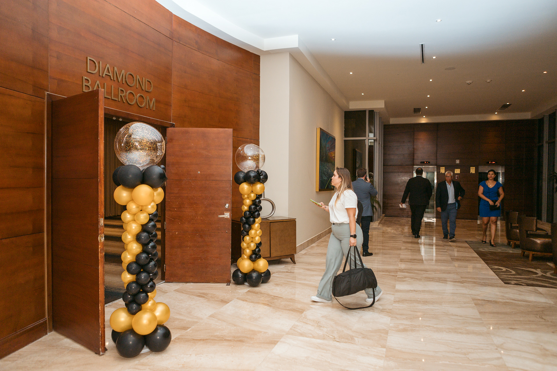 Reunión del Billions Trade Club en el Waldorf Astoria Panamá: un encuentro exclusivo de líderes, ideas y oportunidades. Fotografía profesional de lujo para memorias y comunicación de alto nivel.