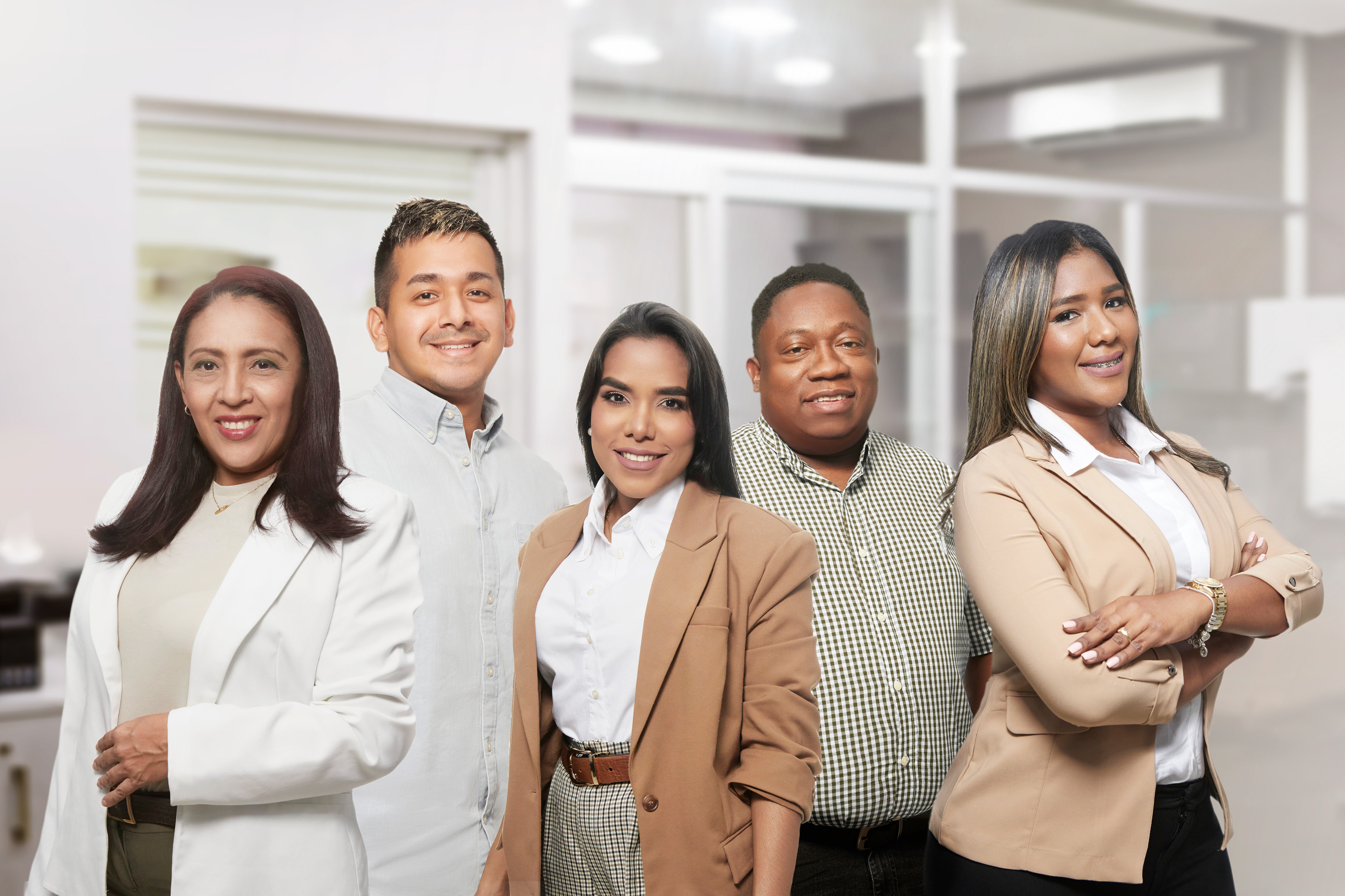 Fotografías ejecutivas del equipo de Zeillock Inc en Panamá. Retratos que reflejan profesionalismo, cohesión y la identidad corporativa de la empresa.