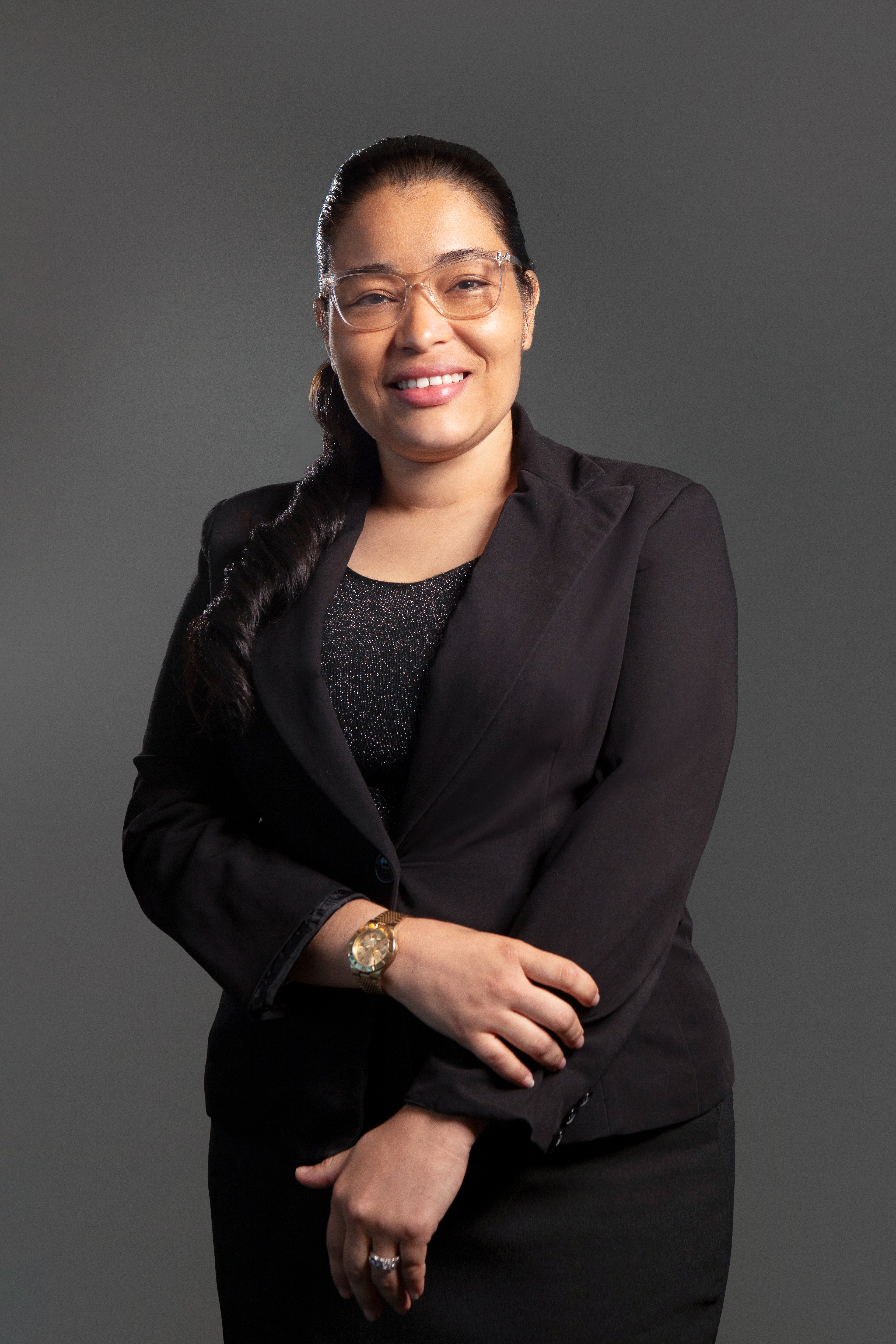 Retratos corporativos del equipo de Singular Securities en Panamá. Una sesión profesional que refleja unidad, experiencia y compromiso en el ámbito financiero.