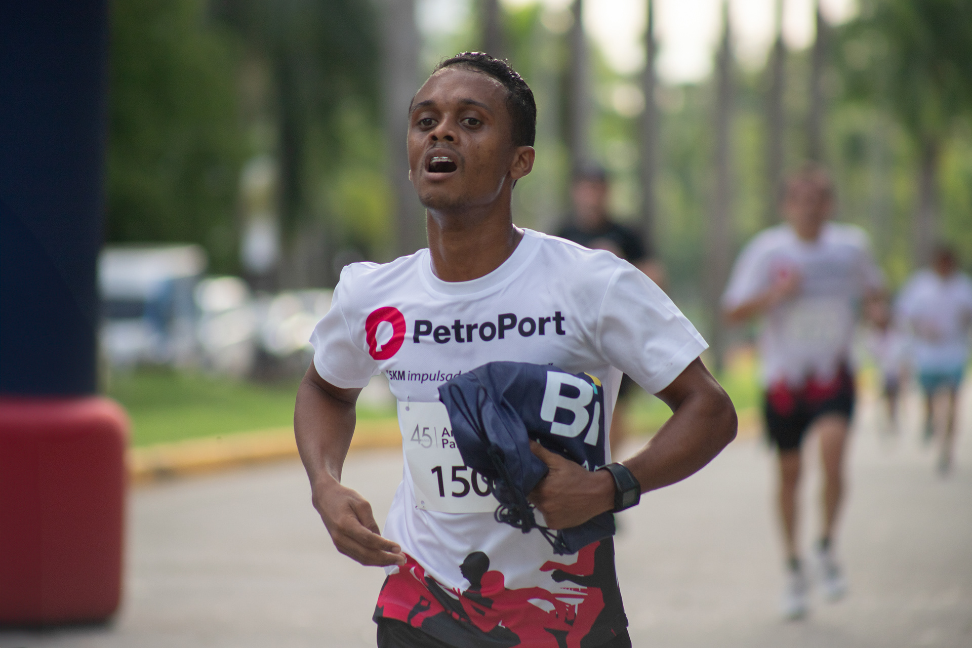 Instantáneas de la Carrera AmCham 2024 en Ciudad de Panamá: energía, comunidad y bienestar empresarial en cada paso. Ideal para reportes de RSE, redes sociales y memorias corporativas.