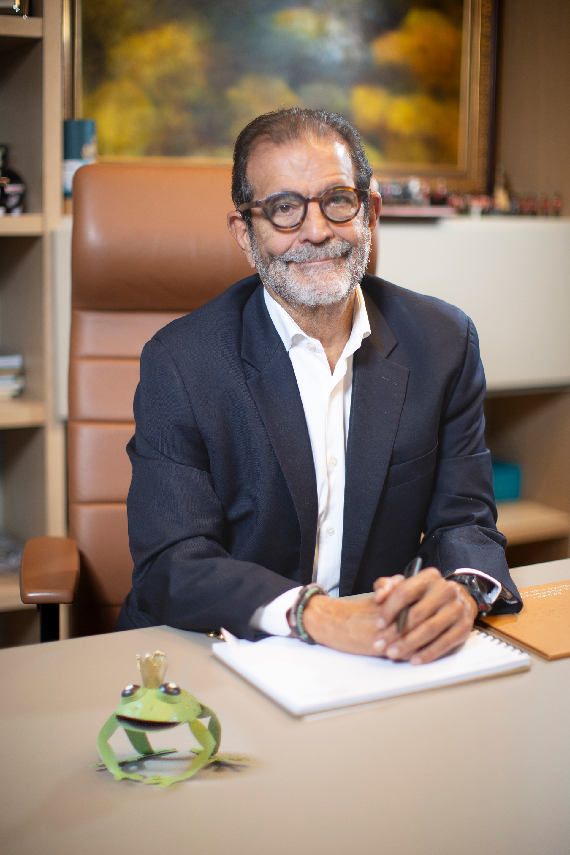 Retratos profesionales de Roberto Brenes, presidente de Singular . Una sesión que destaca su liderazgo y compromiso con la visión empresarial.