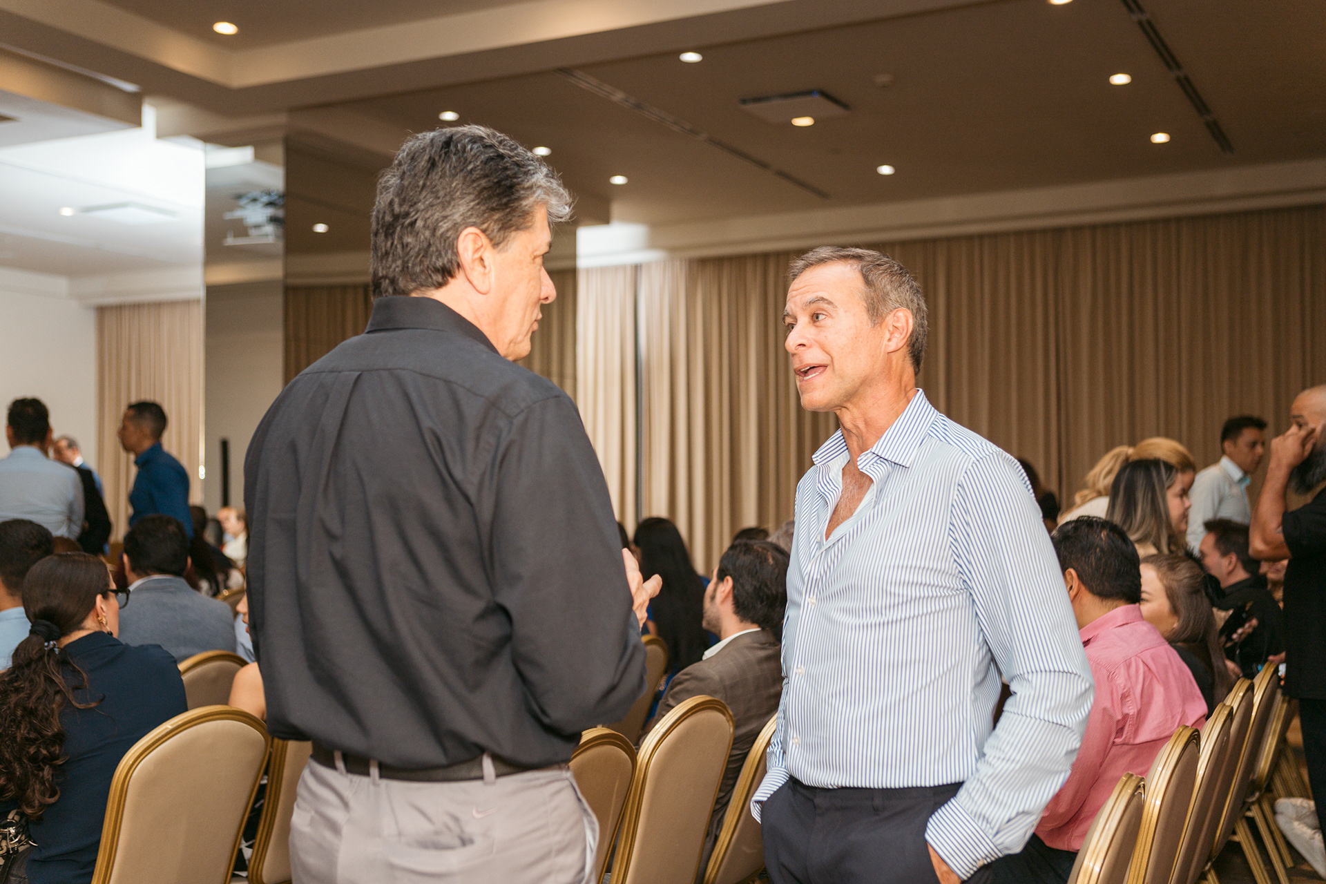 Reunión del Billions Trade Club en el Waldorf Astoria Panamá: un encuentro exclusivo de líderes, ideas y oportunidades. Fotografía profesional de lujo para memorias y comunicación de alto nivel.