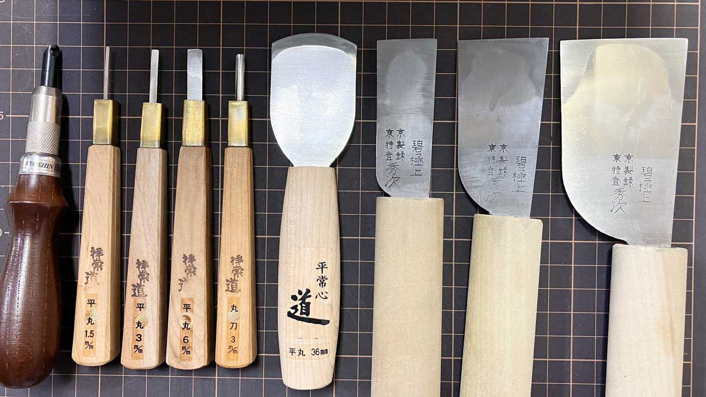 グルーバーと版画刀と革漉き包丁