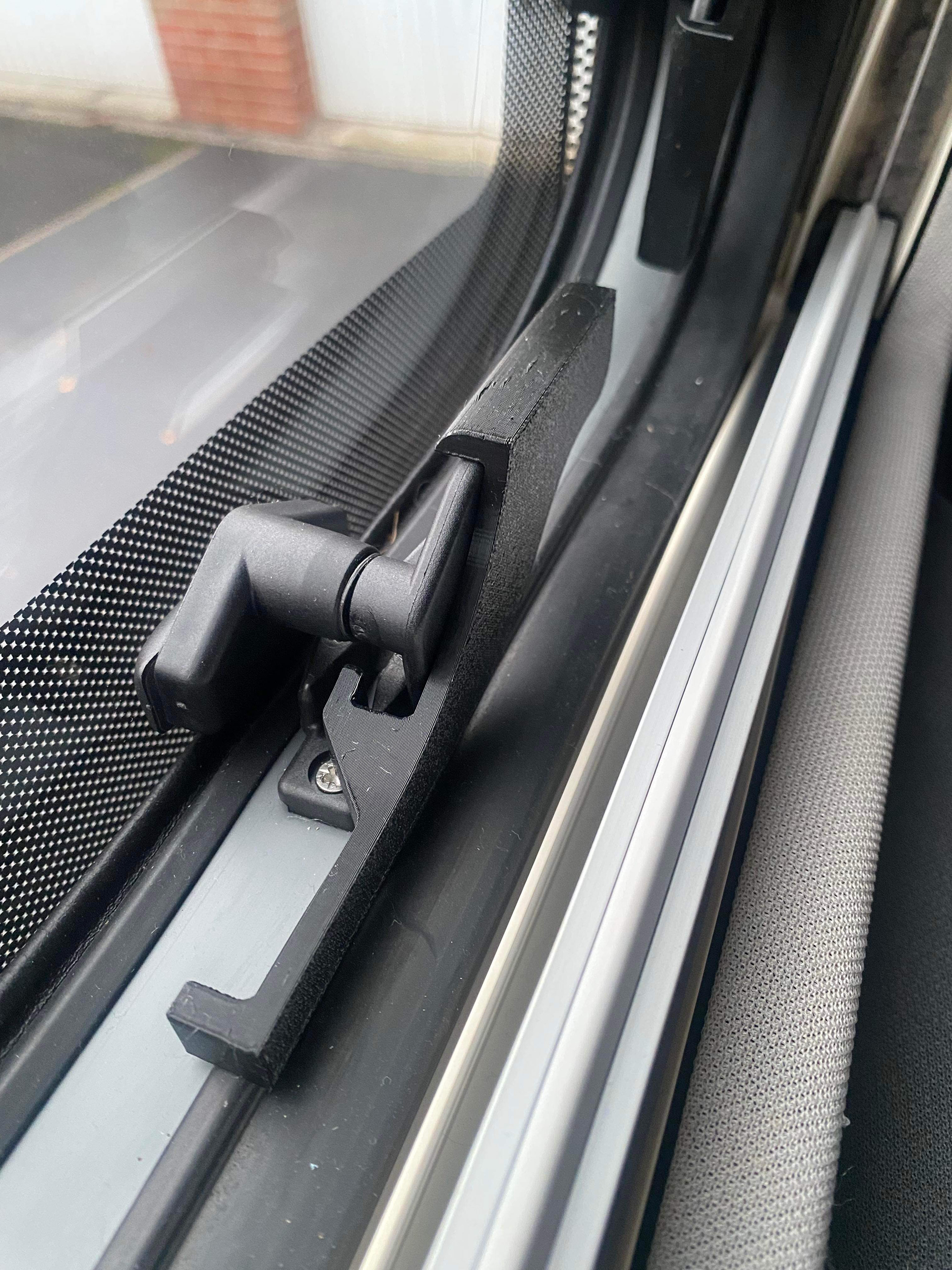 Latch In Situ