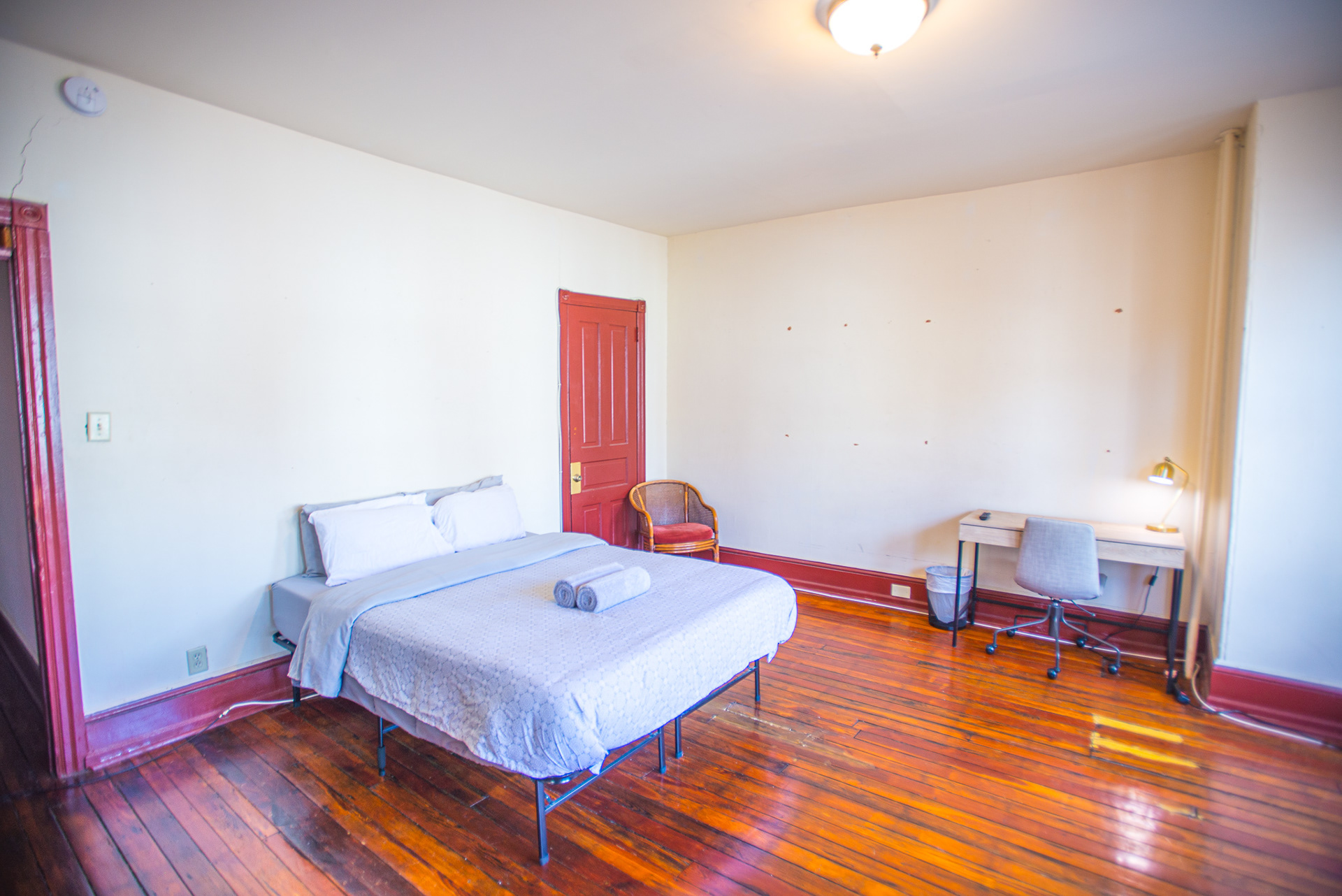 Airbnb room listing