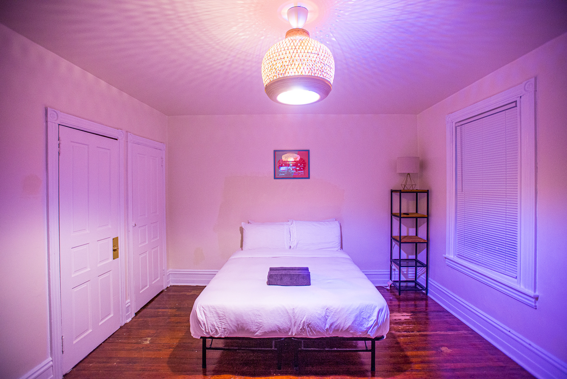 Airbnb room listing