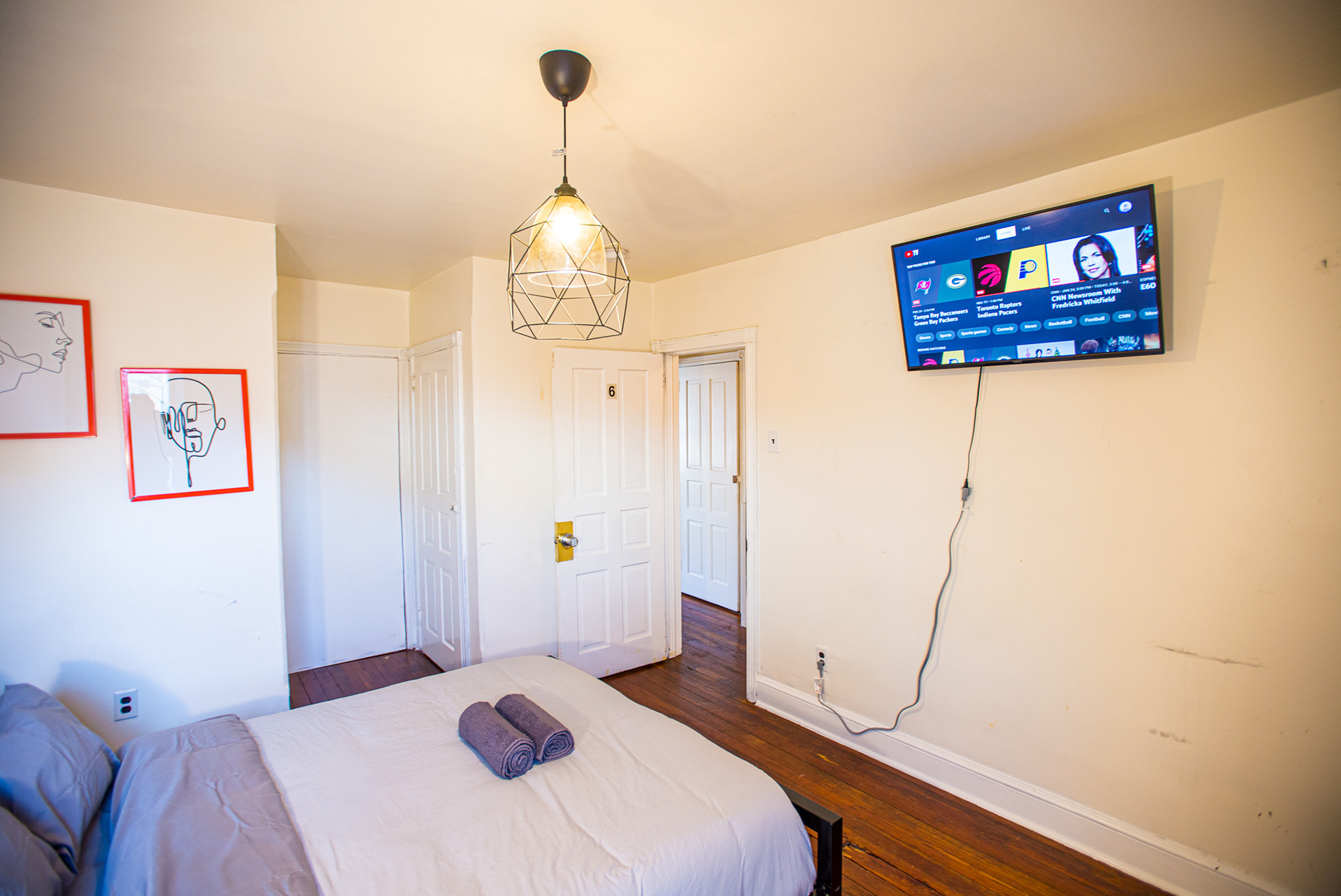 Airbnb room listing