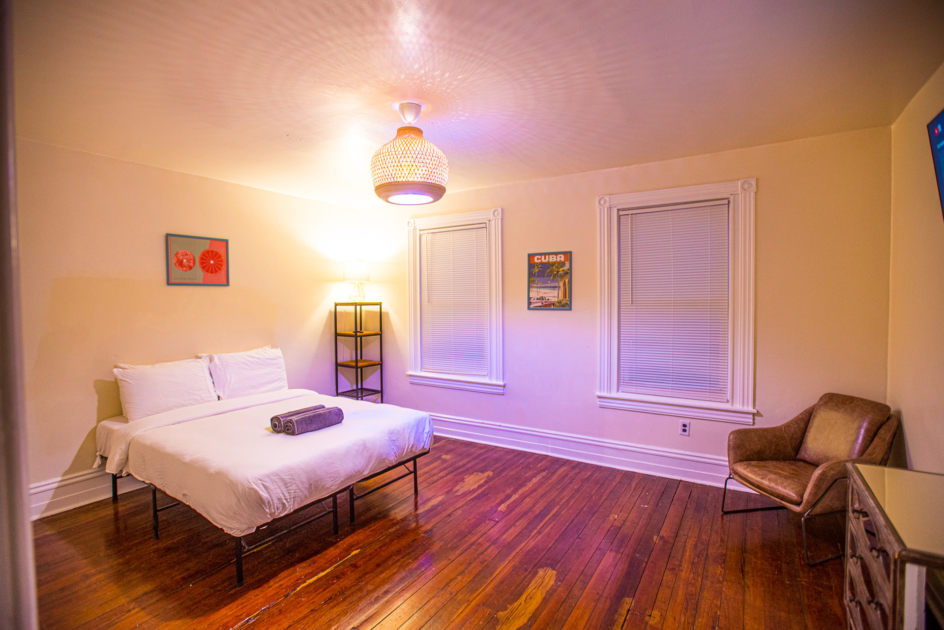 Airbnb room listing