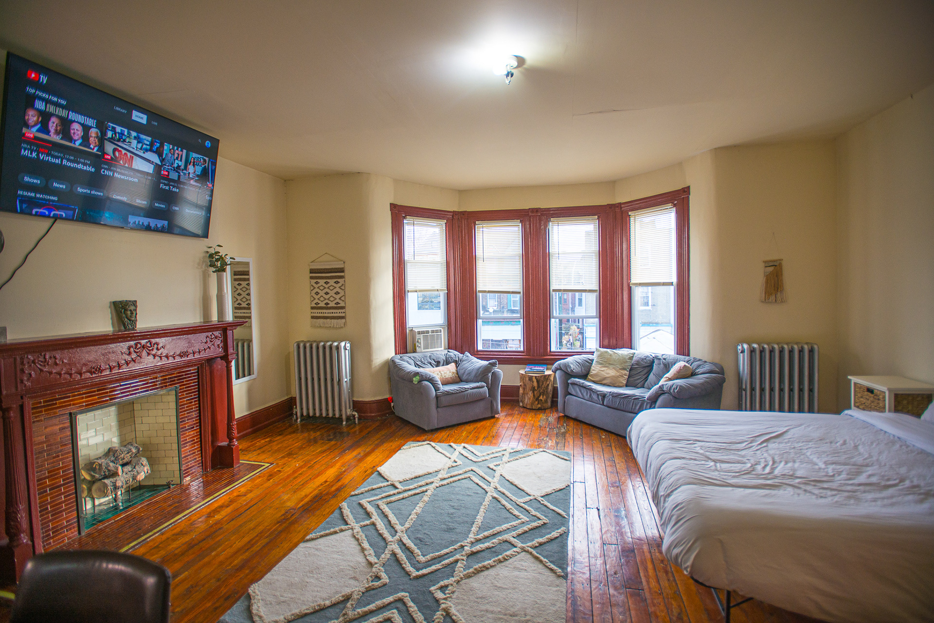 Airbnb room listing