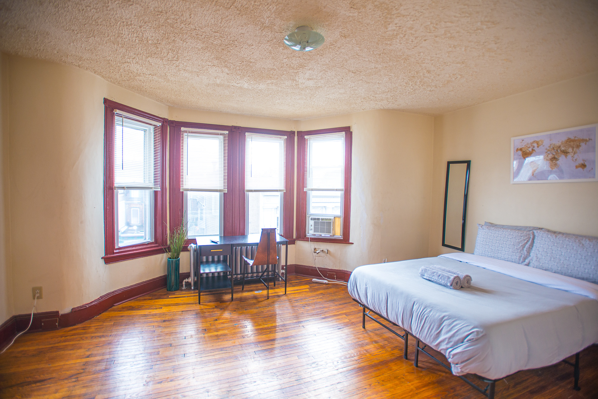 Airbnb room listing