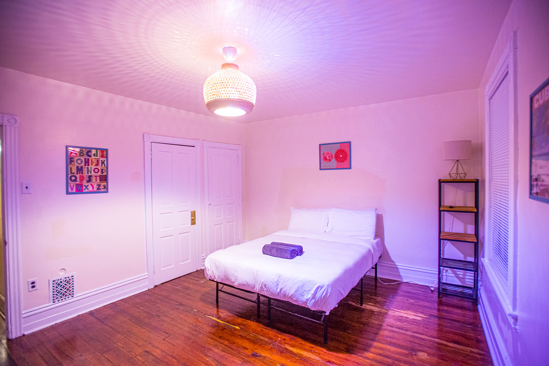 Airbnb room listing