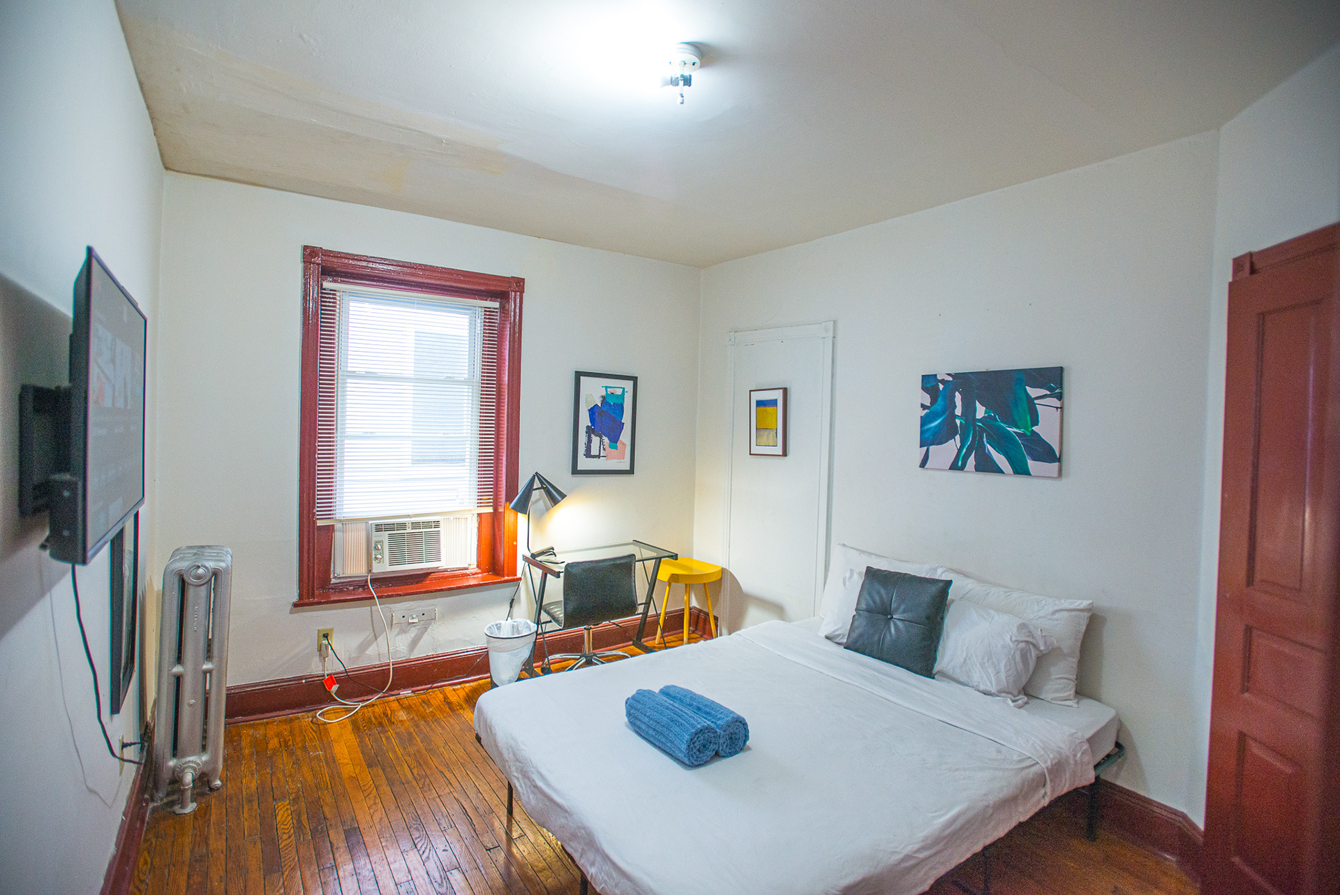 Airbnb room listing