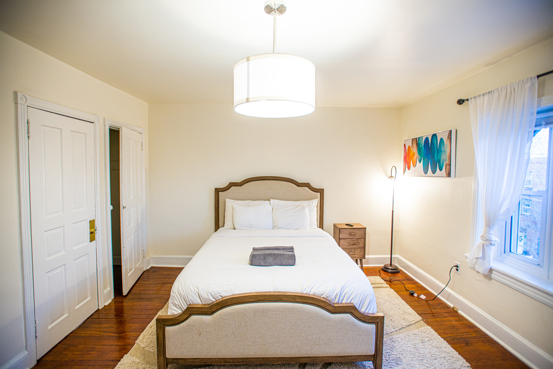 Airbnb room listing