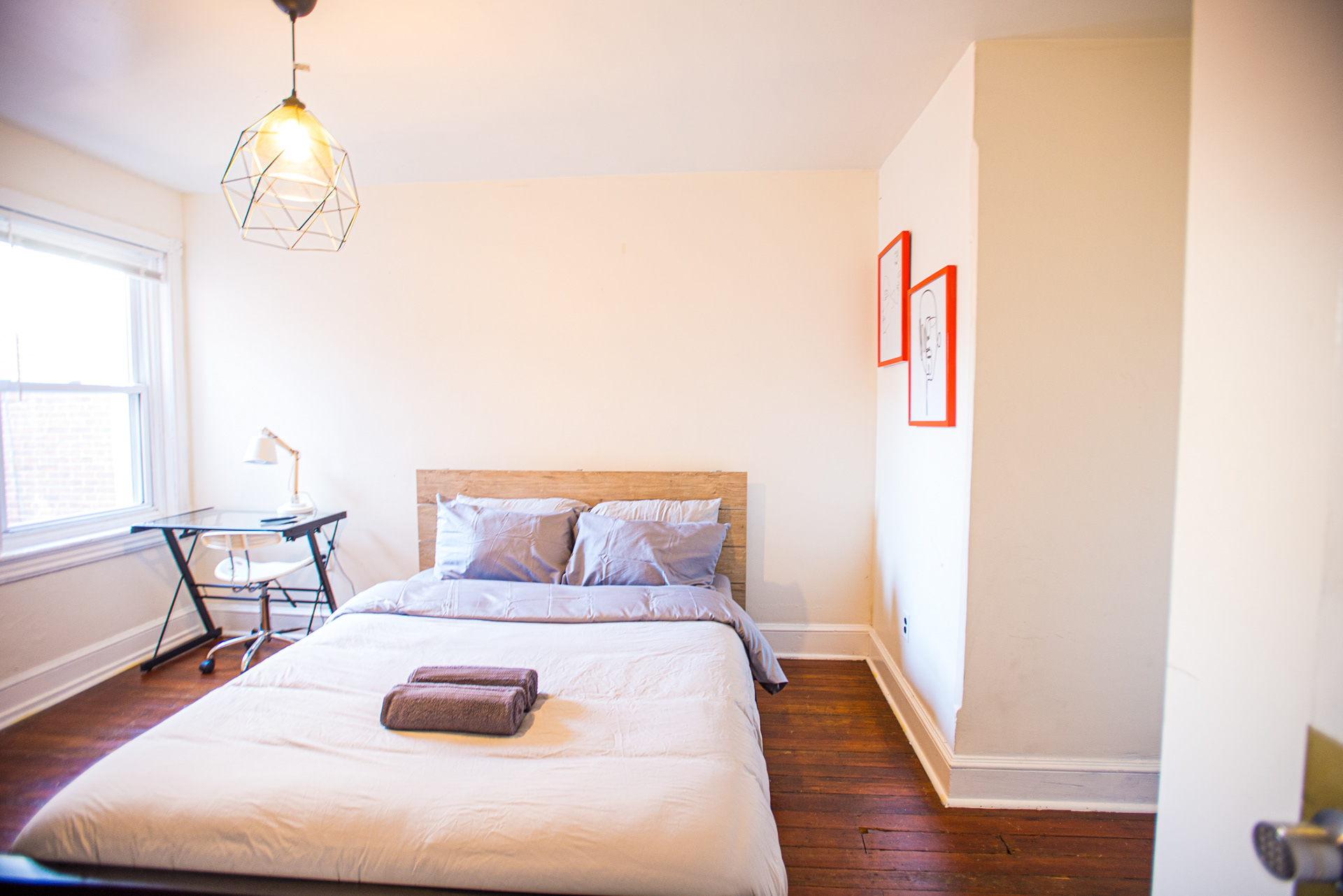 Airbnb room listing