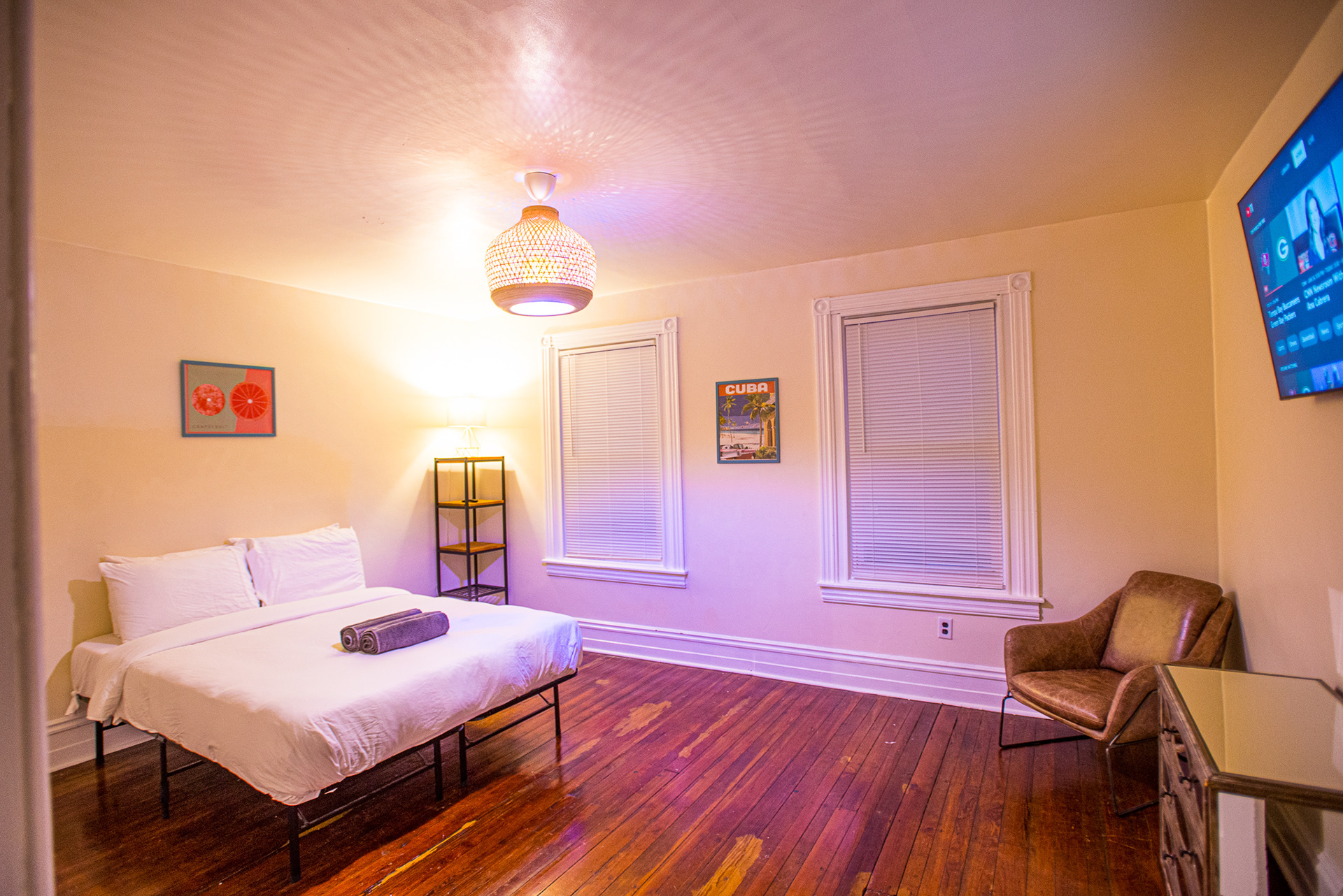 Airbnb room listing