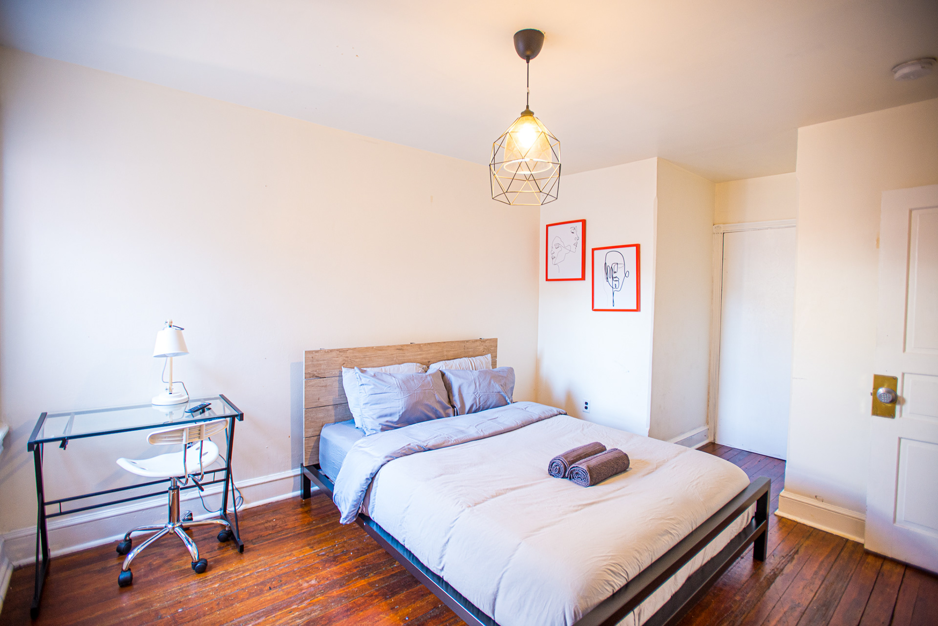 Airbnb room listing