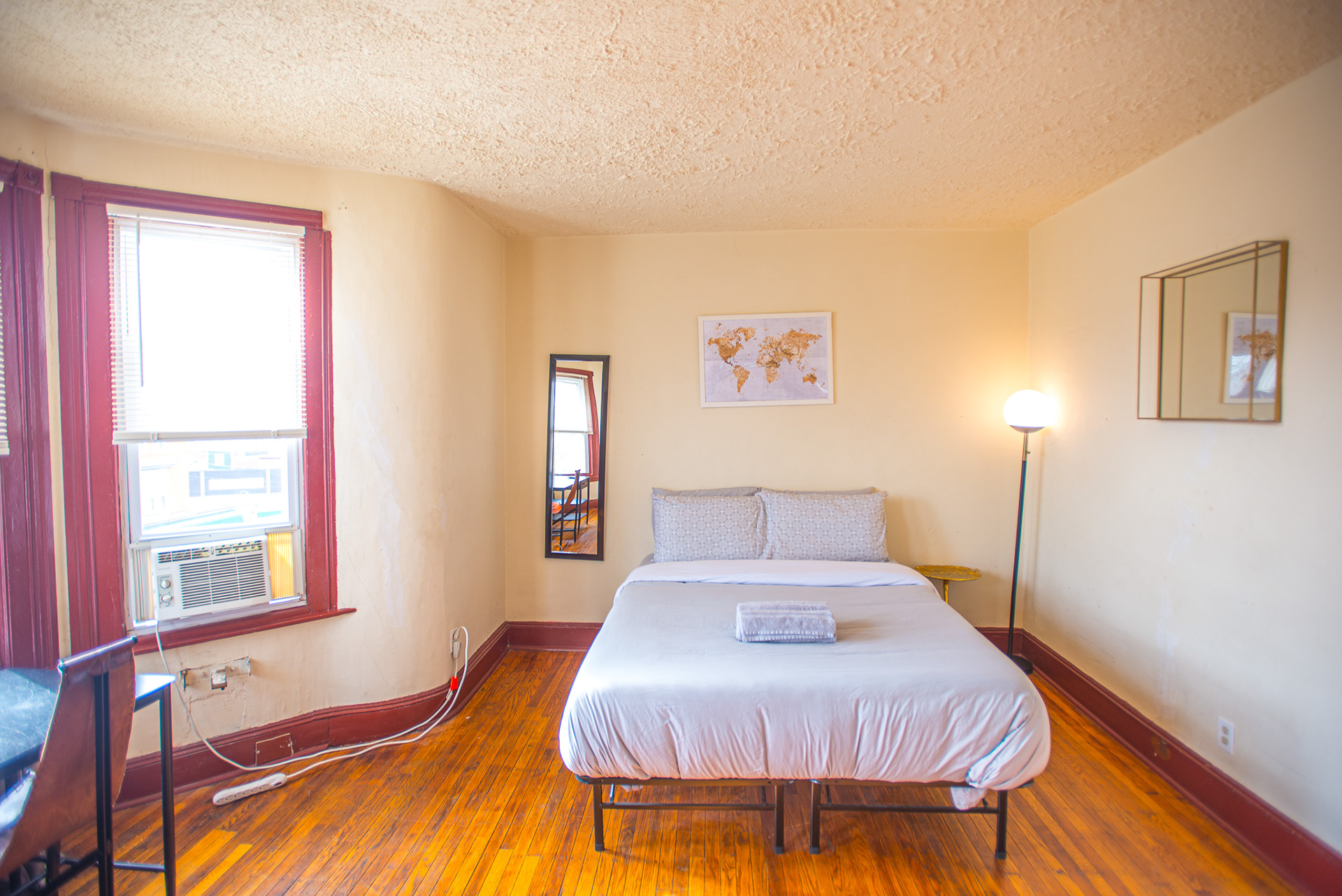 Airbnb room listing