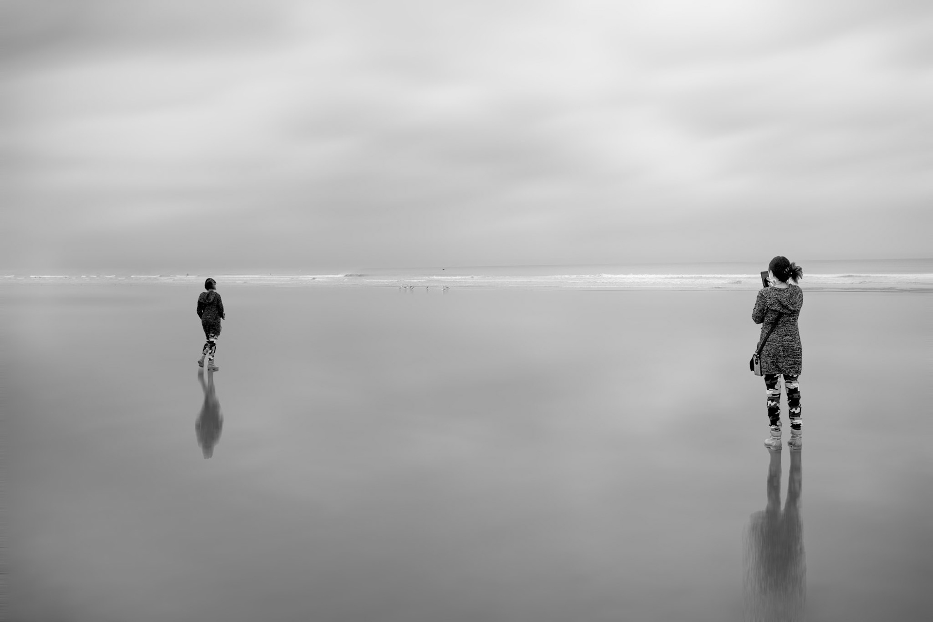 Sur la plage abandonnée...