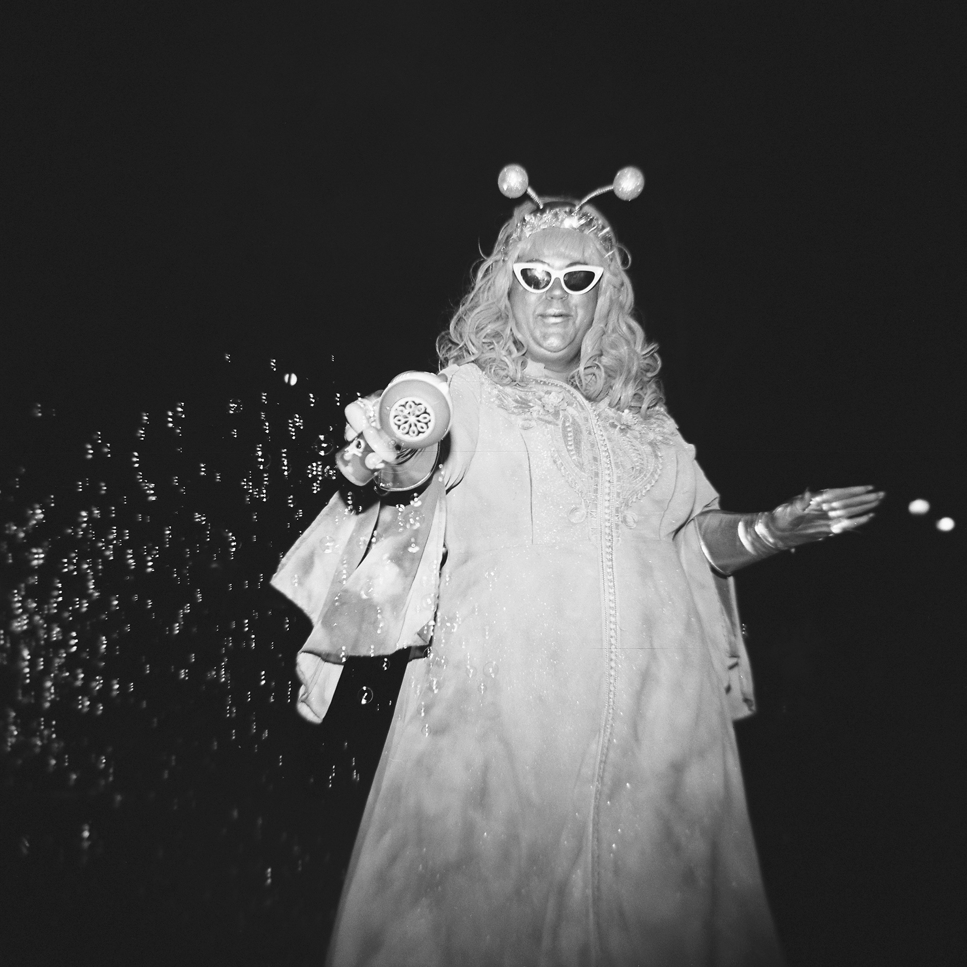 PARADE ALIEN | HOLGA 120N | CINESTILL B&W XX