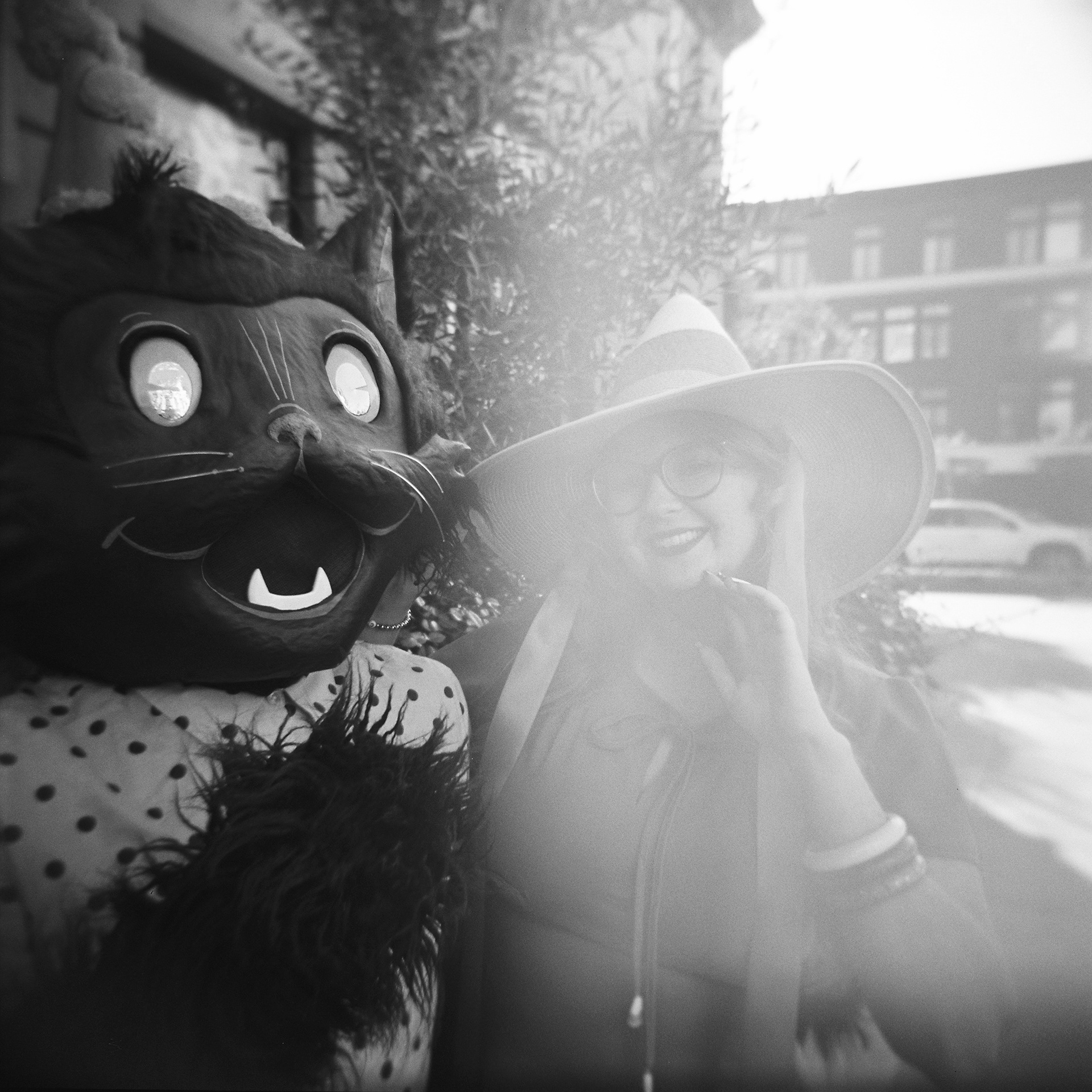 KITTY CAT & JANEY |HOLGA 120N | CINESTILL B&W XX