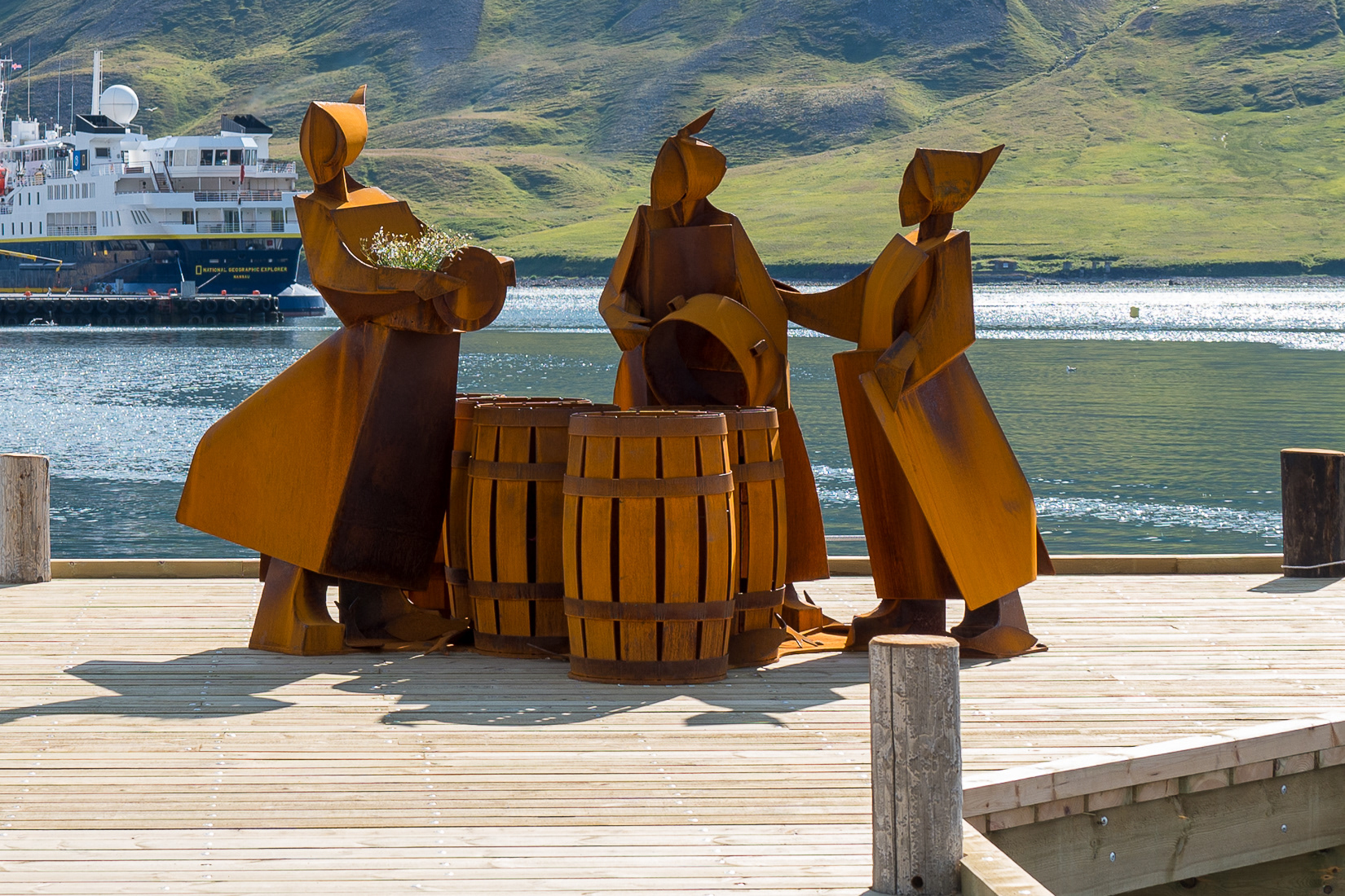 Memorial to the Herring girls