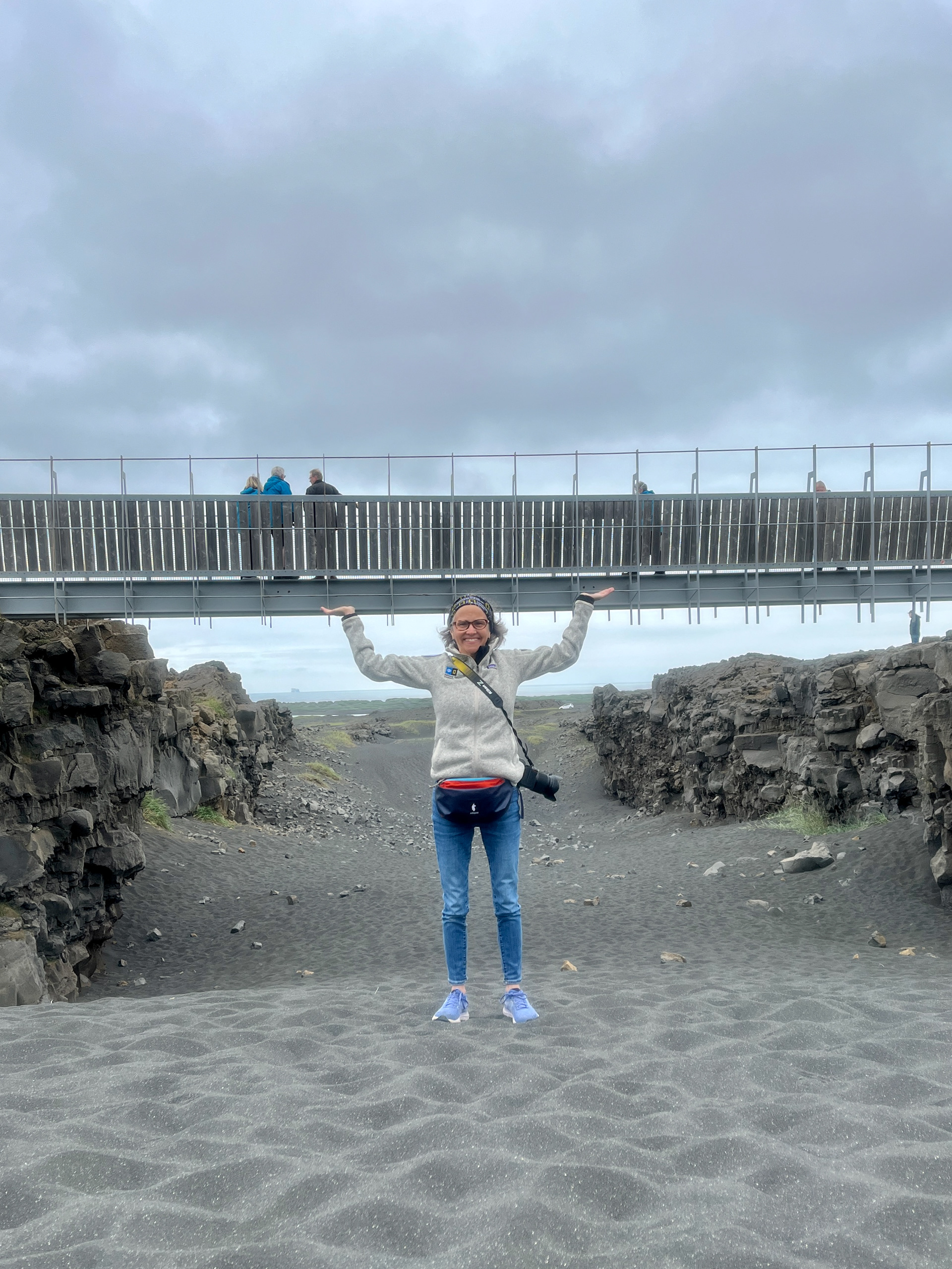 A plaque explained that Daniel Alexandersson from Reykjanesbær hoped visitors would snap a photo of themselves holding up the Bridge Between Continents and share it on social media.