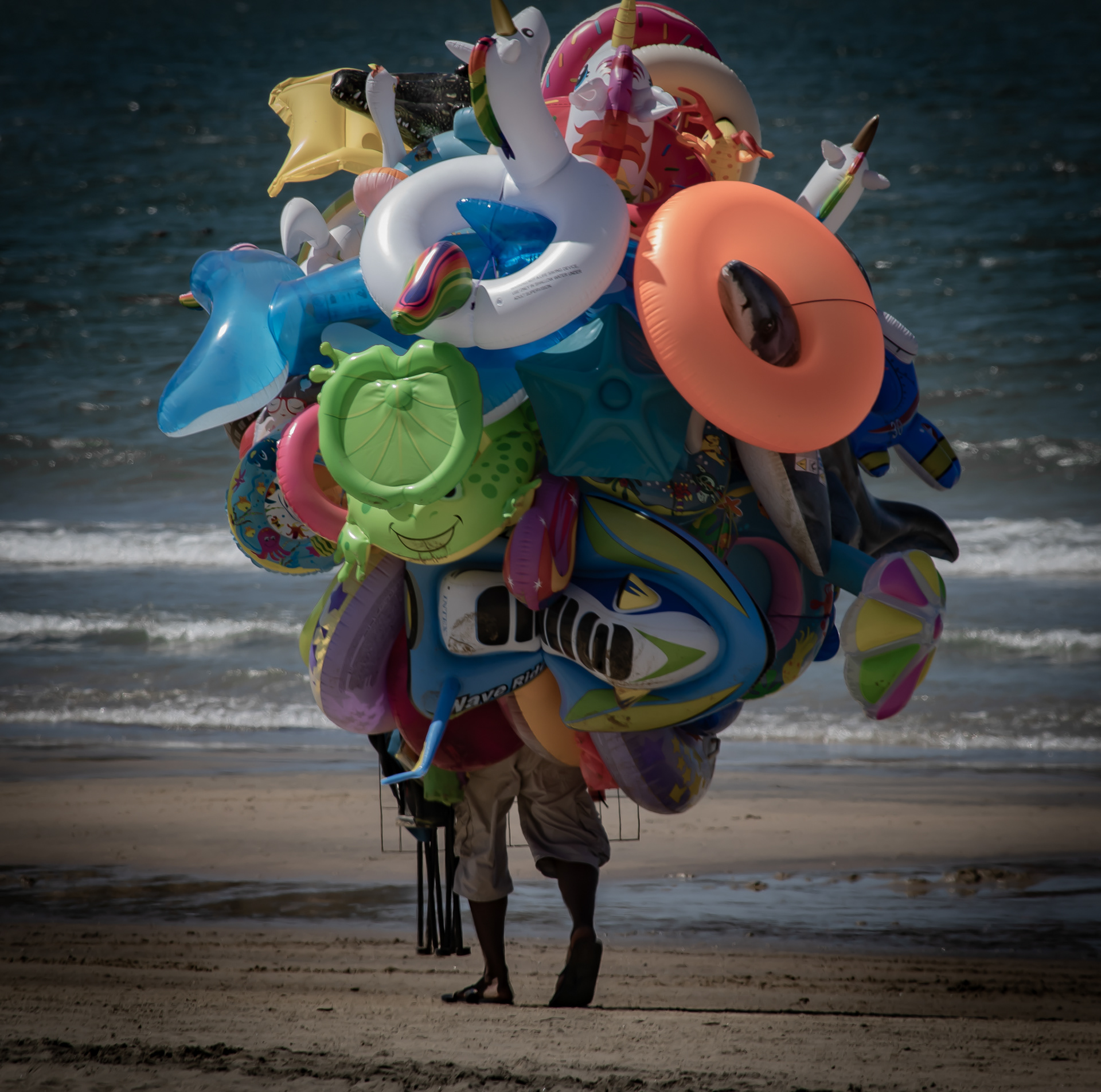 14:  Balloon guy..Rincon de Guayabitos, Mexico