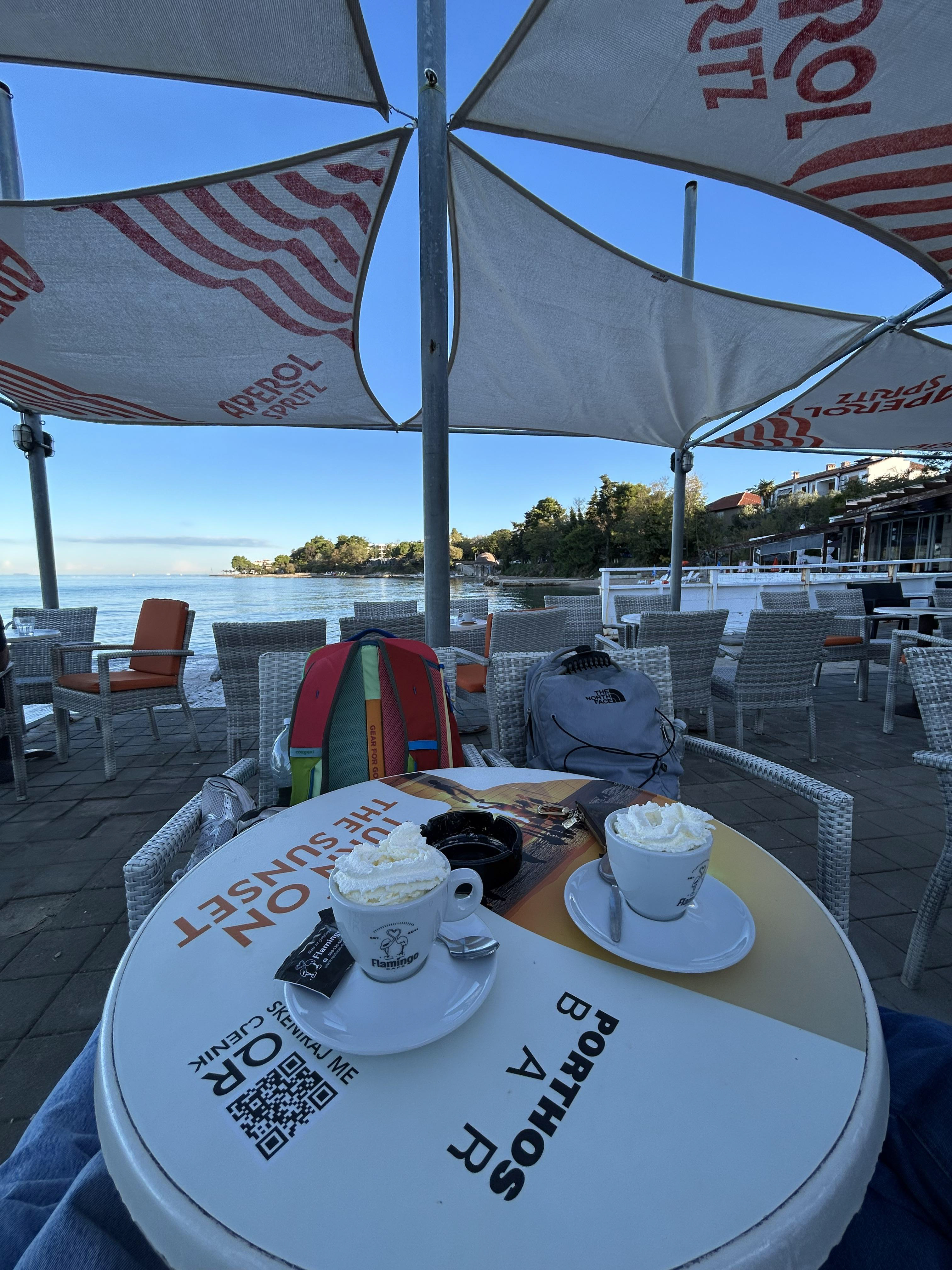 8am kava sa šlagom