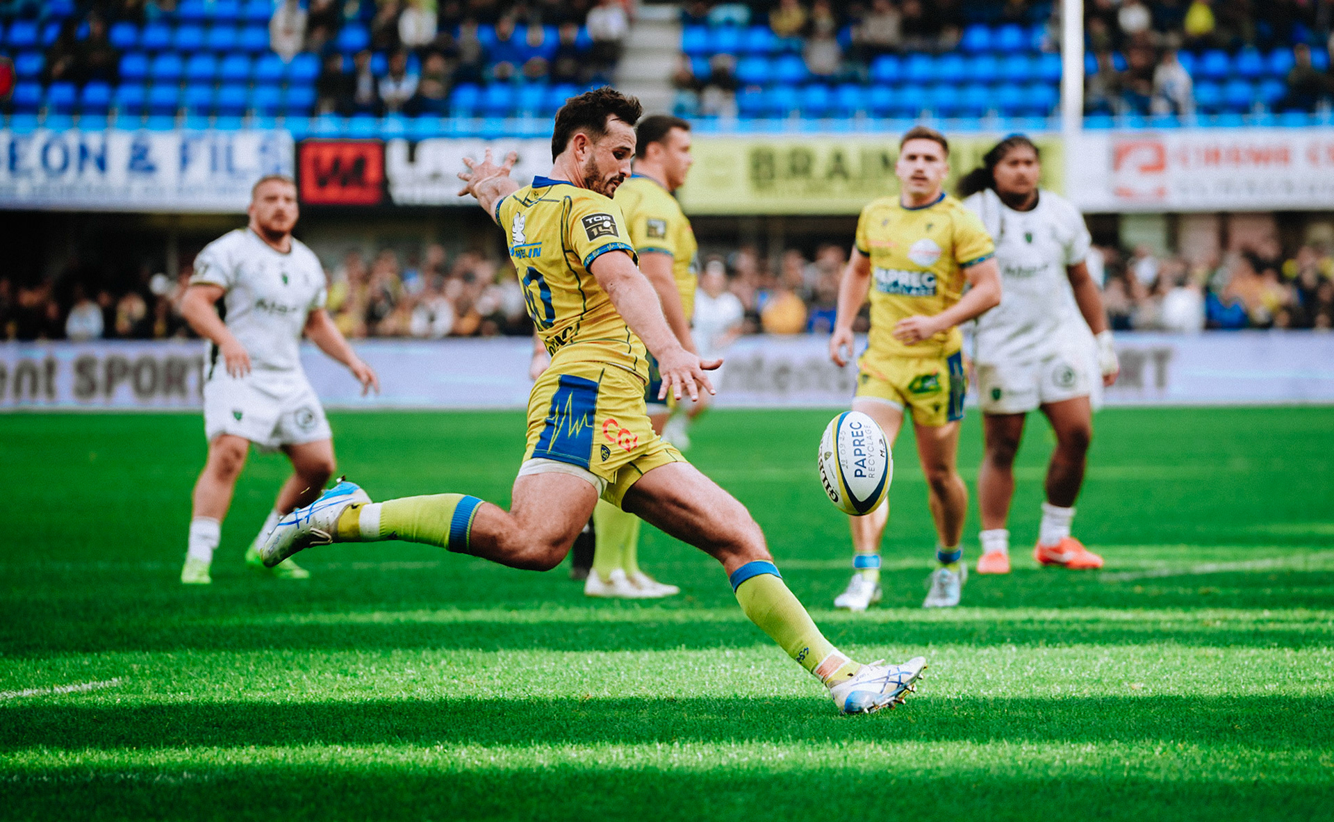Harry PLUMMER of ASM Clermont Auvergne during the Top 14 match between ASM Clermont Auvergne and US Montauban at Stade Marcel Michelin on October 4, 2025 at Clermont-Ferrand, France.(Photo by Alex Zona/Icon Sport)