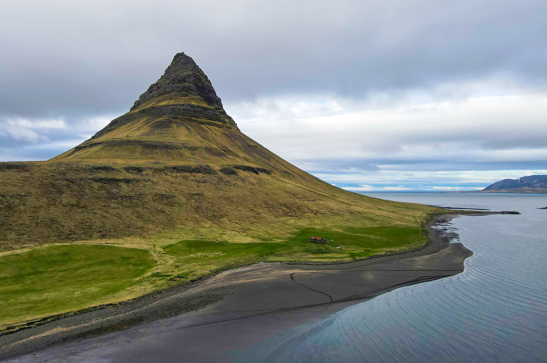 Le mont Kirkjufell (483 m) / Péninsule de Snaefellsnes