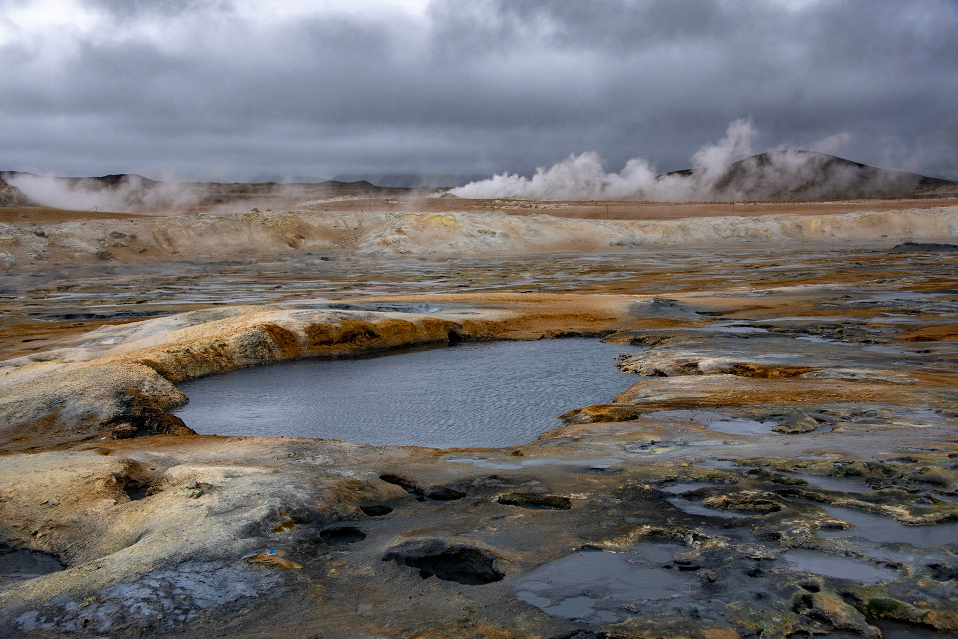 Hverir, ses sources bouillonnantes et ses solfatares