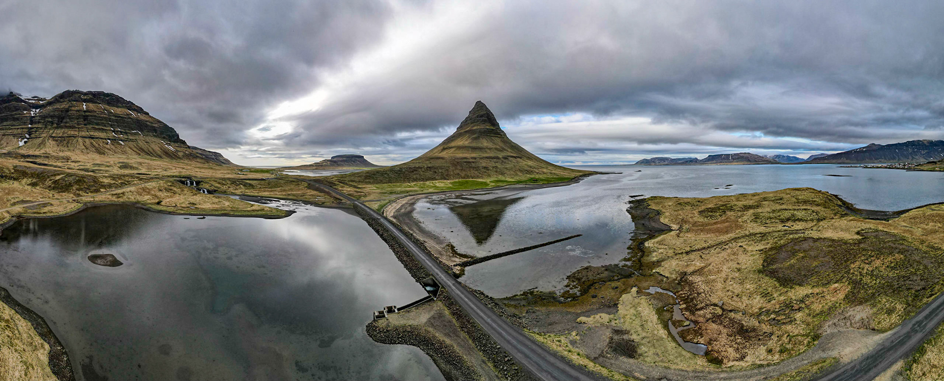 Panorama 180 degrés dans la région de Grundarfjördur / Mont Kirkjufell