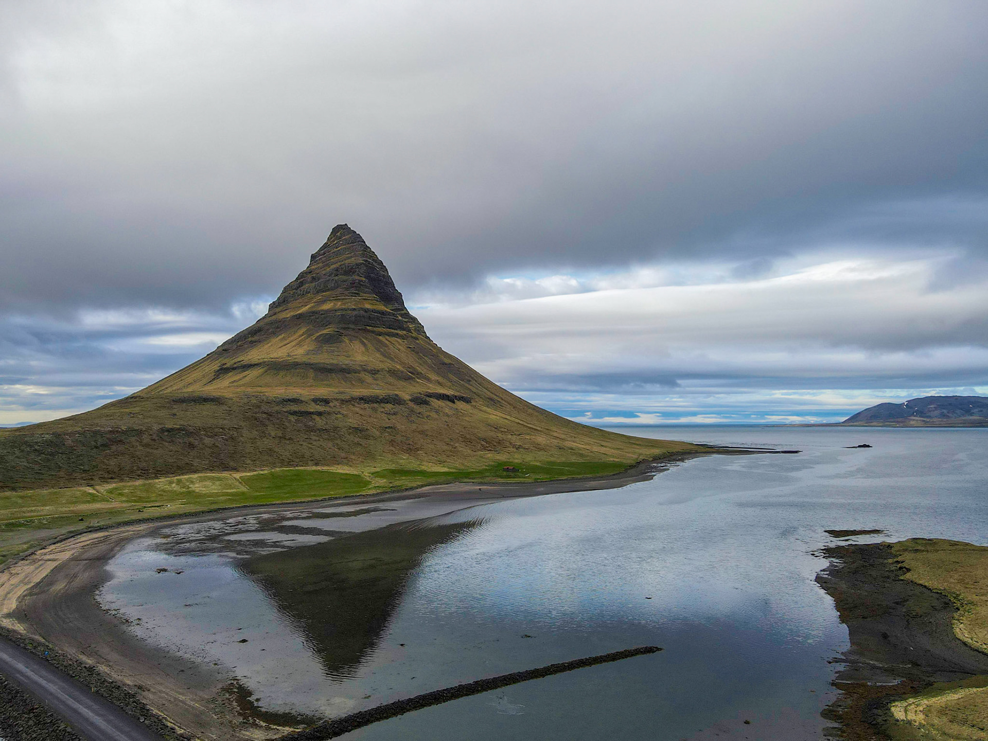 Le mont Kirkjufell (483 m) / Péninsule de Snaefellsnes