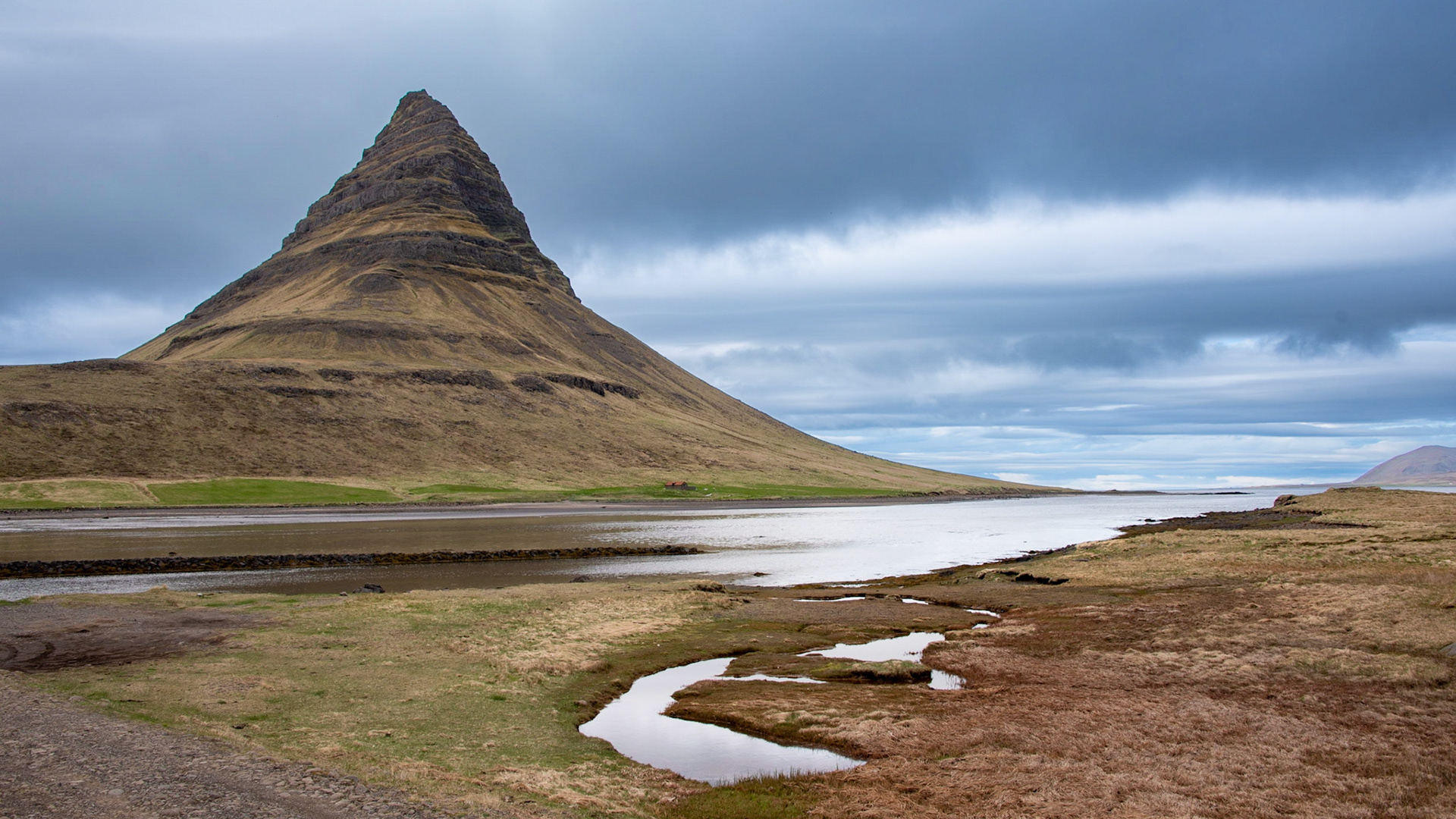 Le mont Kirkjufell (483 m) / Péninsule de Snaefellsnes