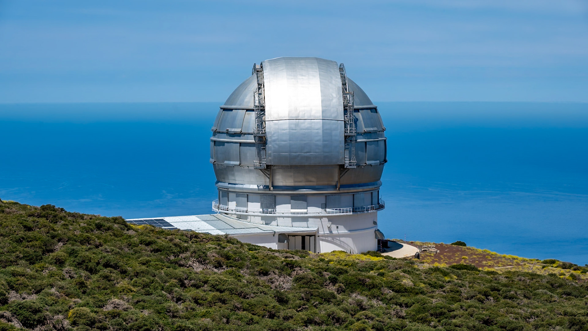 Le Gran Telescopio Canarias, plus grand télescope du monde (10,40 m)