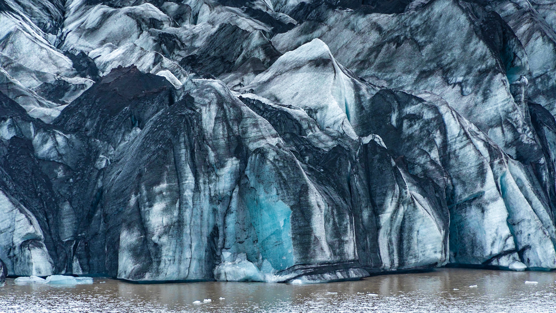 Falaise du Sólheimajökull, surplombant le lac glaciaire